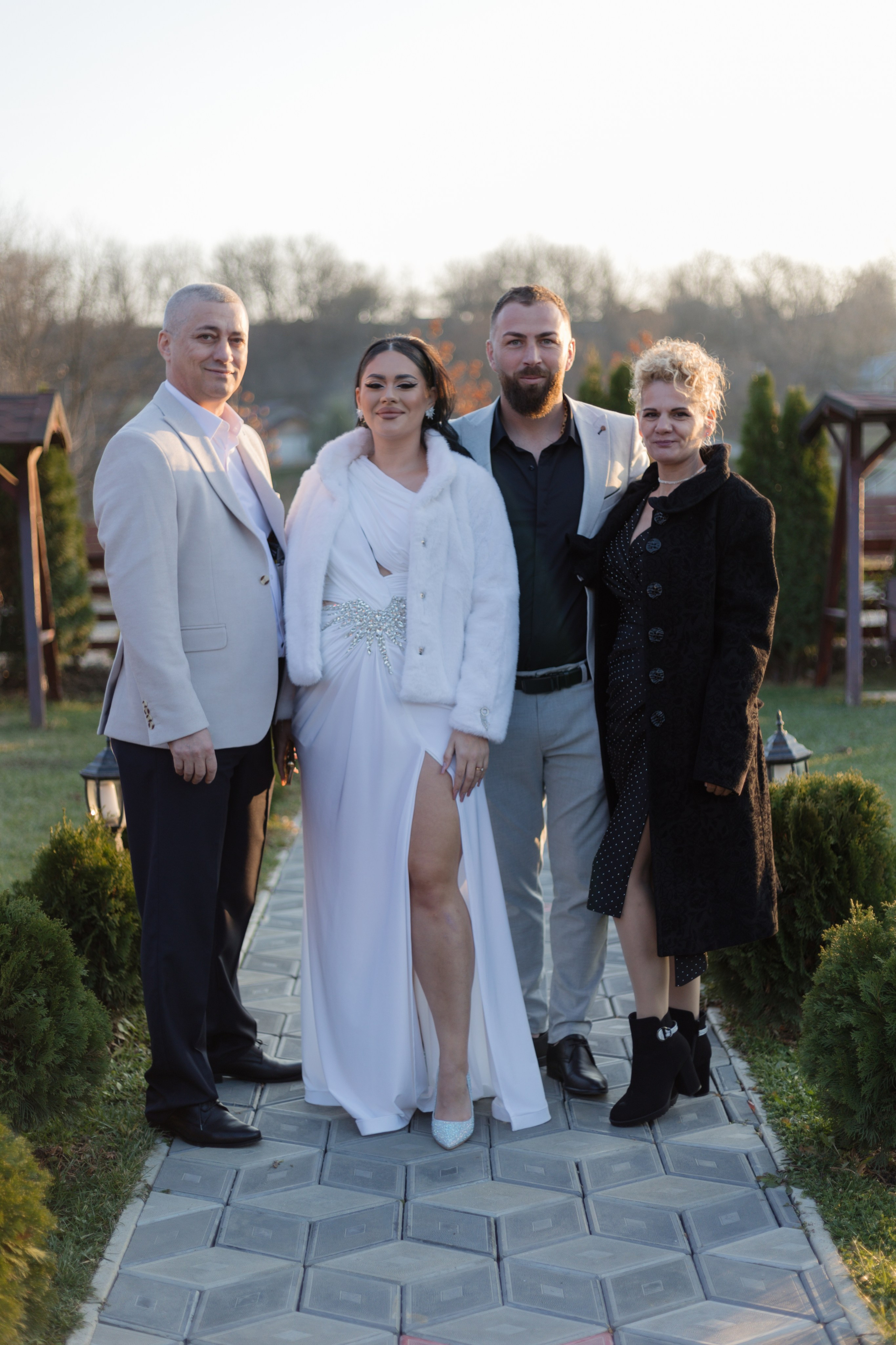 Madalina & Alin. Fotograf si videograf — evenimente si studio