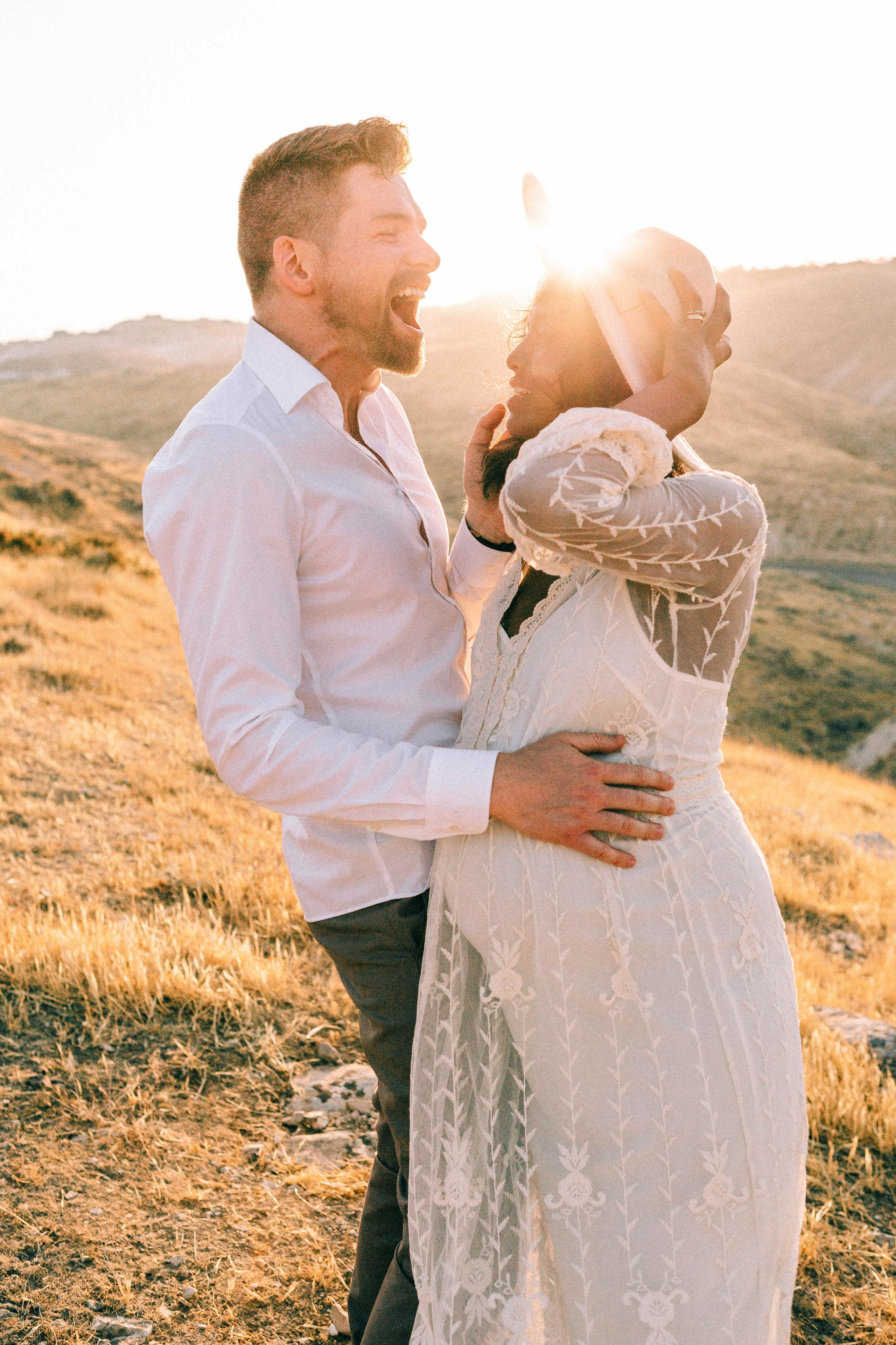 PHOTO SESSION IN THE DESERT NEAR MAALE ADUMIM. PHOTOGRAPHER IN ISRAEL