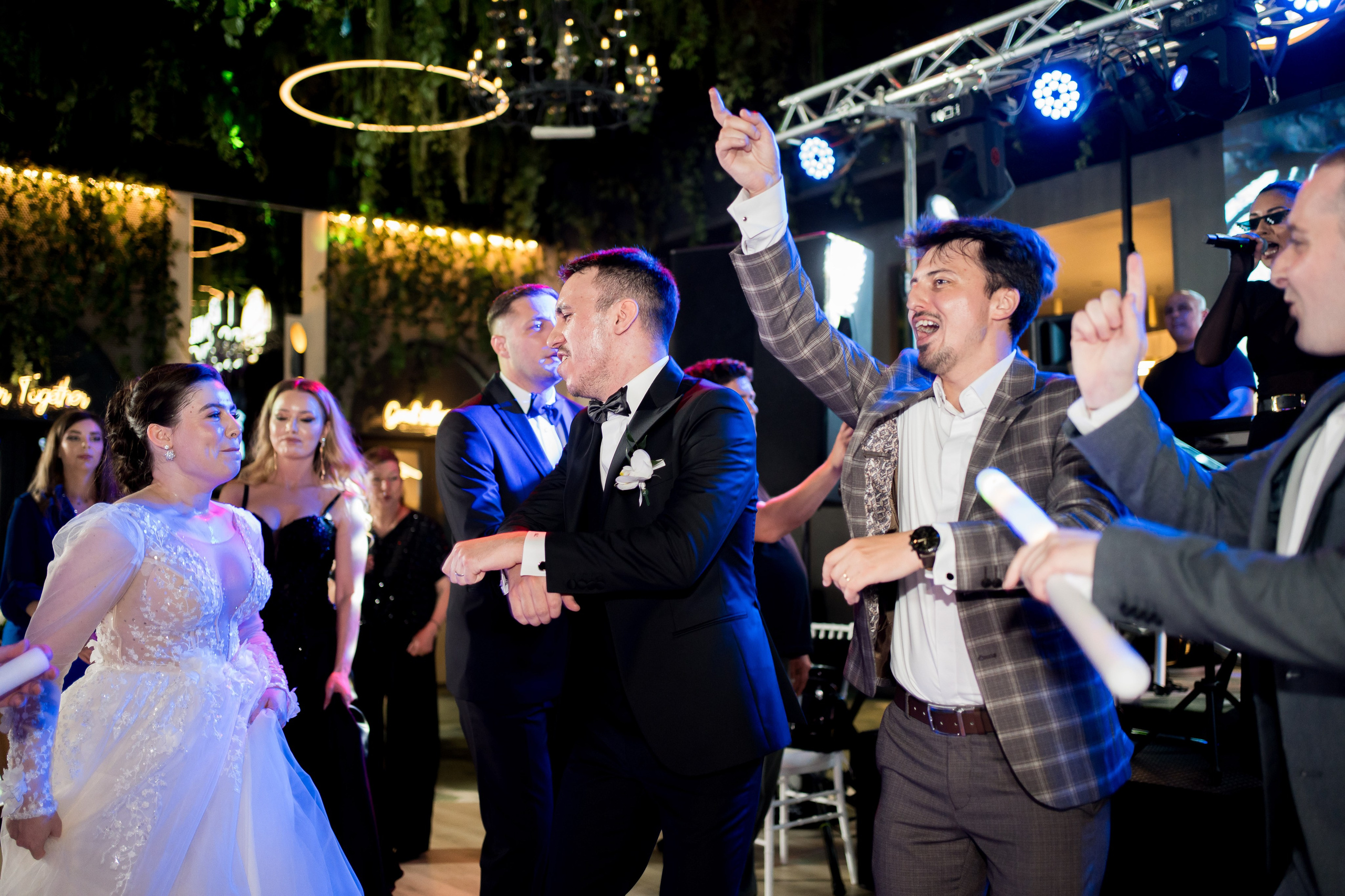 PARTY. Gabriel Florea — Fotograf nuntă București