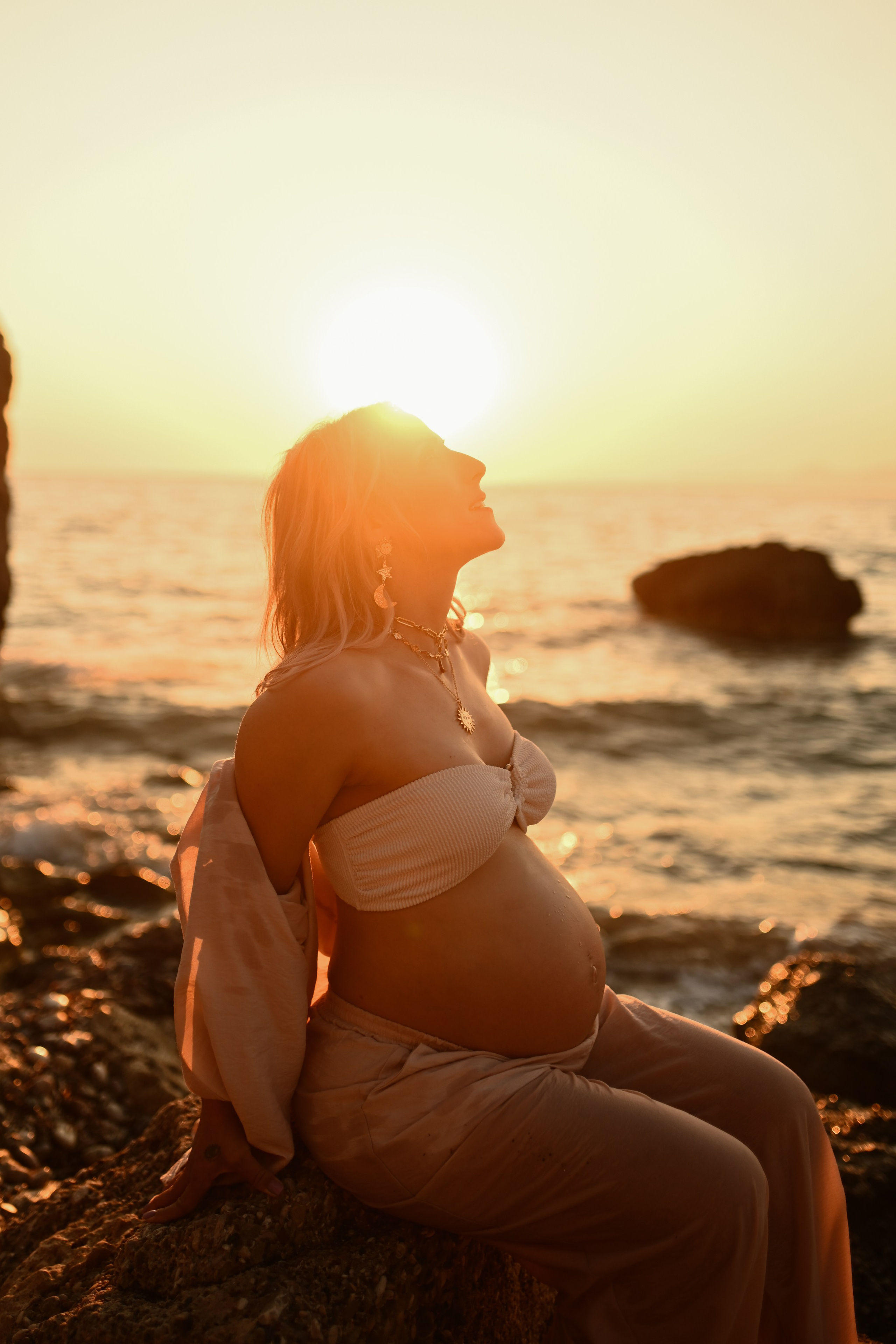 Ρομαντική φωτογράφιση εγκυμοσύνης στη Ρόδο. Φωτογράφος νεογέννητων στη Ρόδο. Φωτογράφιση εγκυμοσύνης