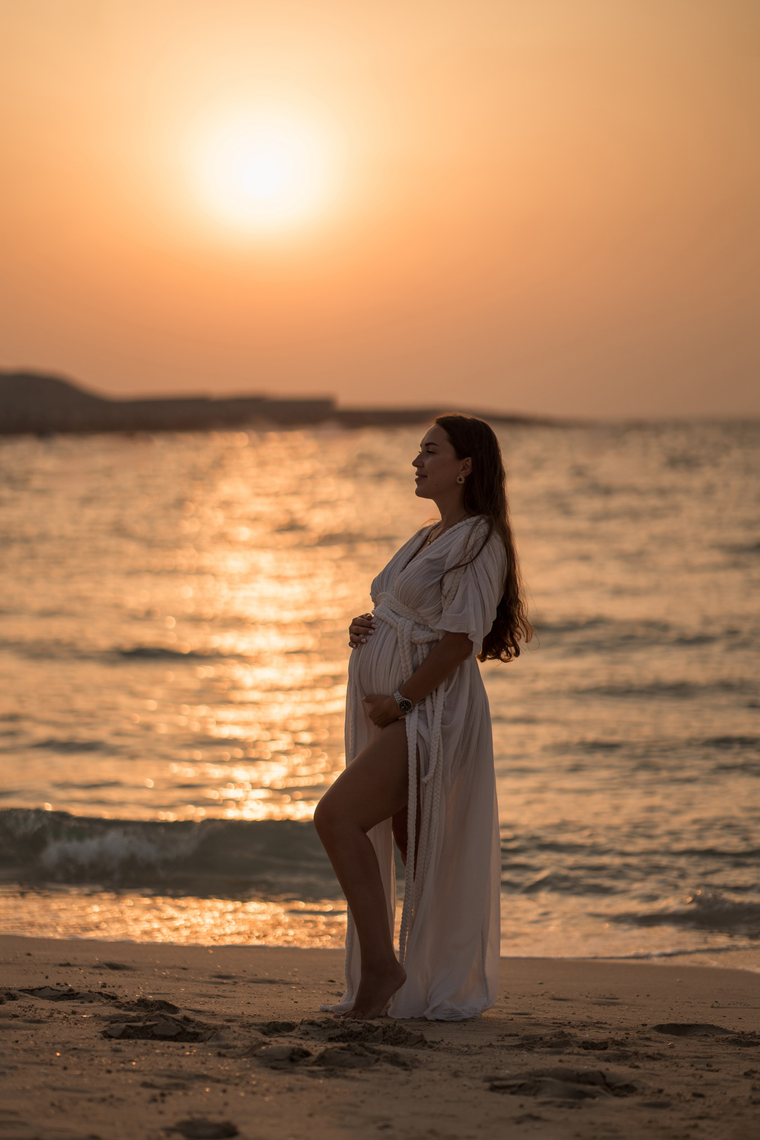 Golden hour, growing love. Angela Iakovleva — Family Photographer in Dubai