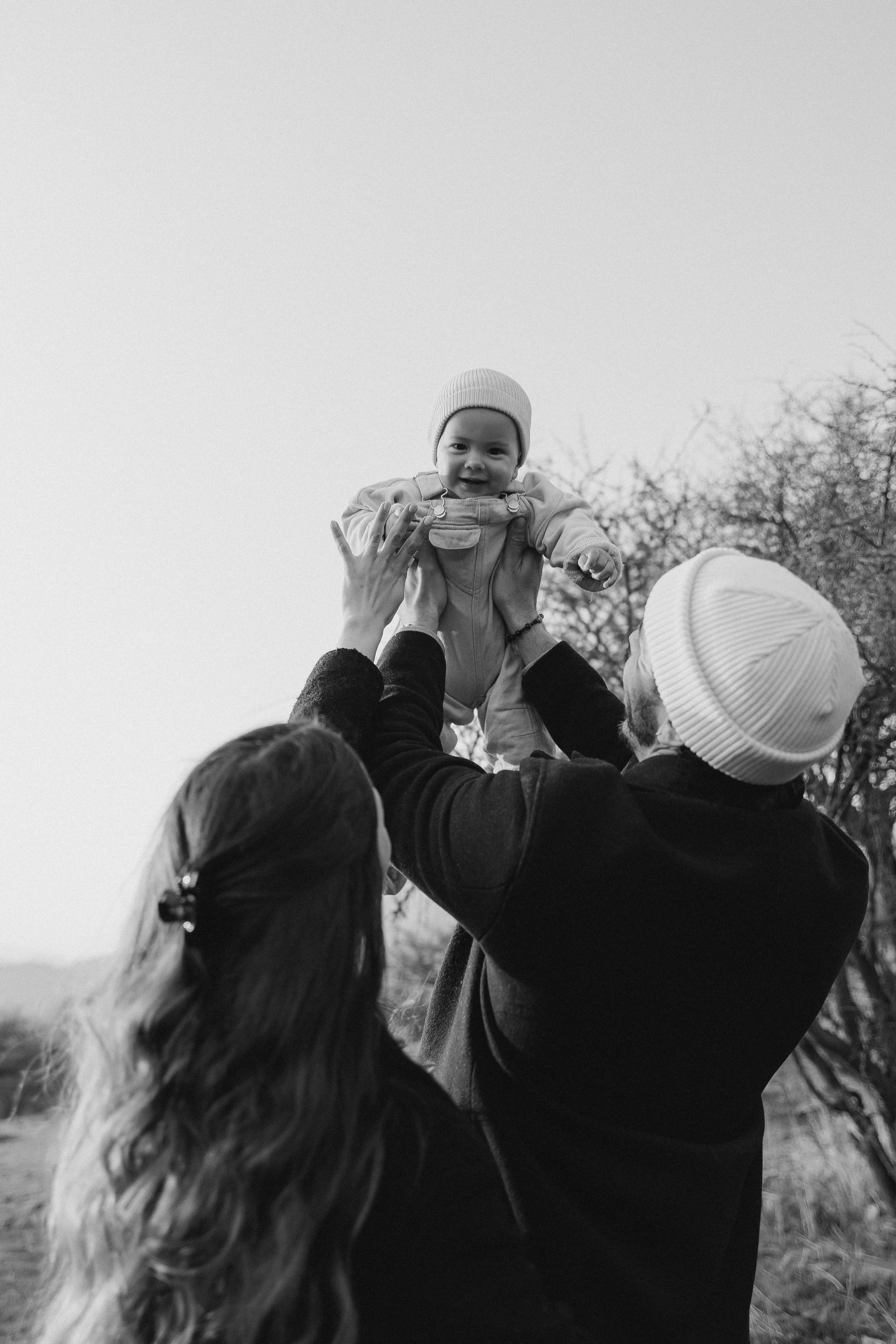 Sesión familiar con caballos en la montaña — Naturaleza y ternura. Photographer in Santiago, Chile Anna Almazova