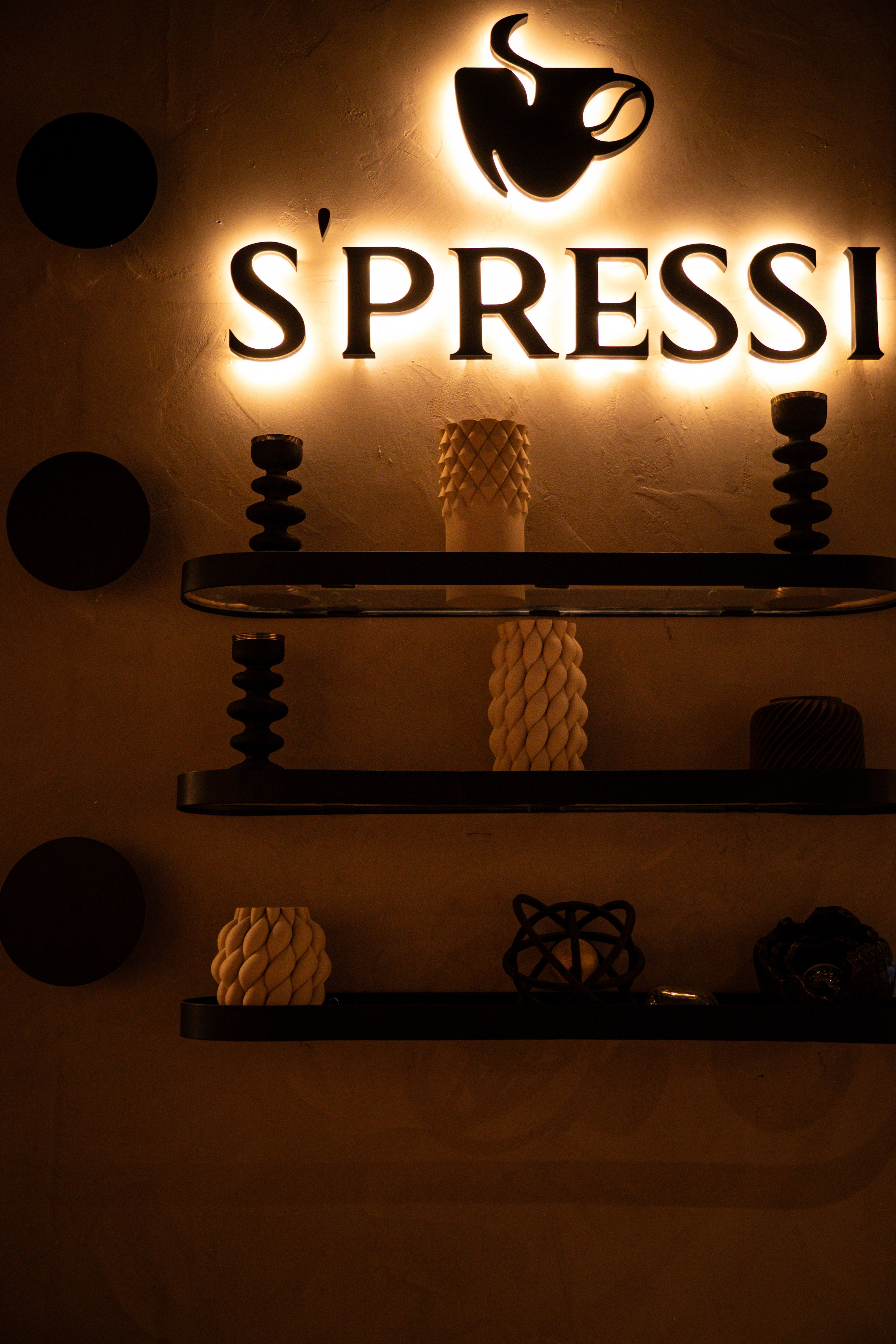 Spressi. Creste si calatoreste