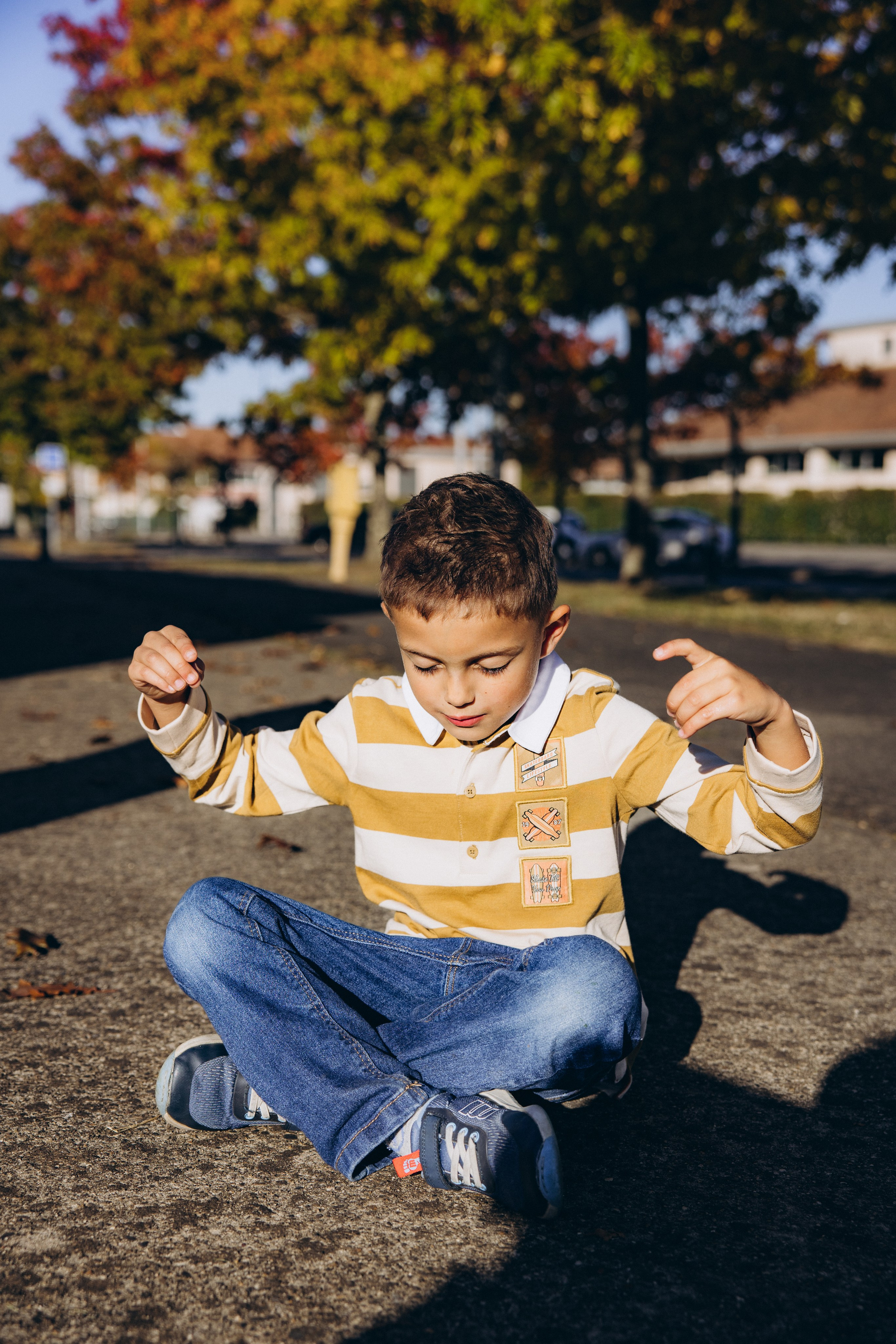 Autumn mother-son family photoshoot in Toulouse. Eugénie Smirnova — your photographer in Toulouse and southwest France