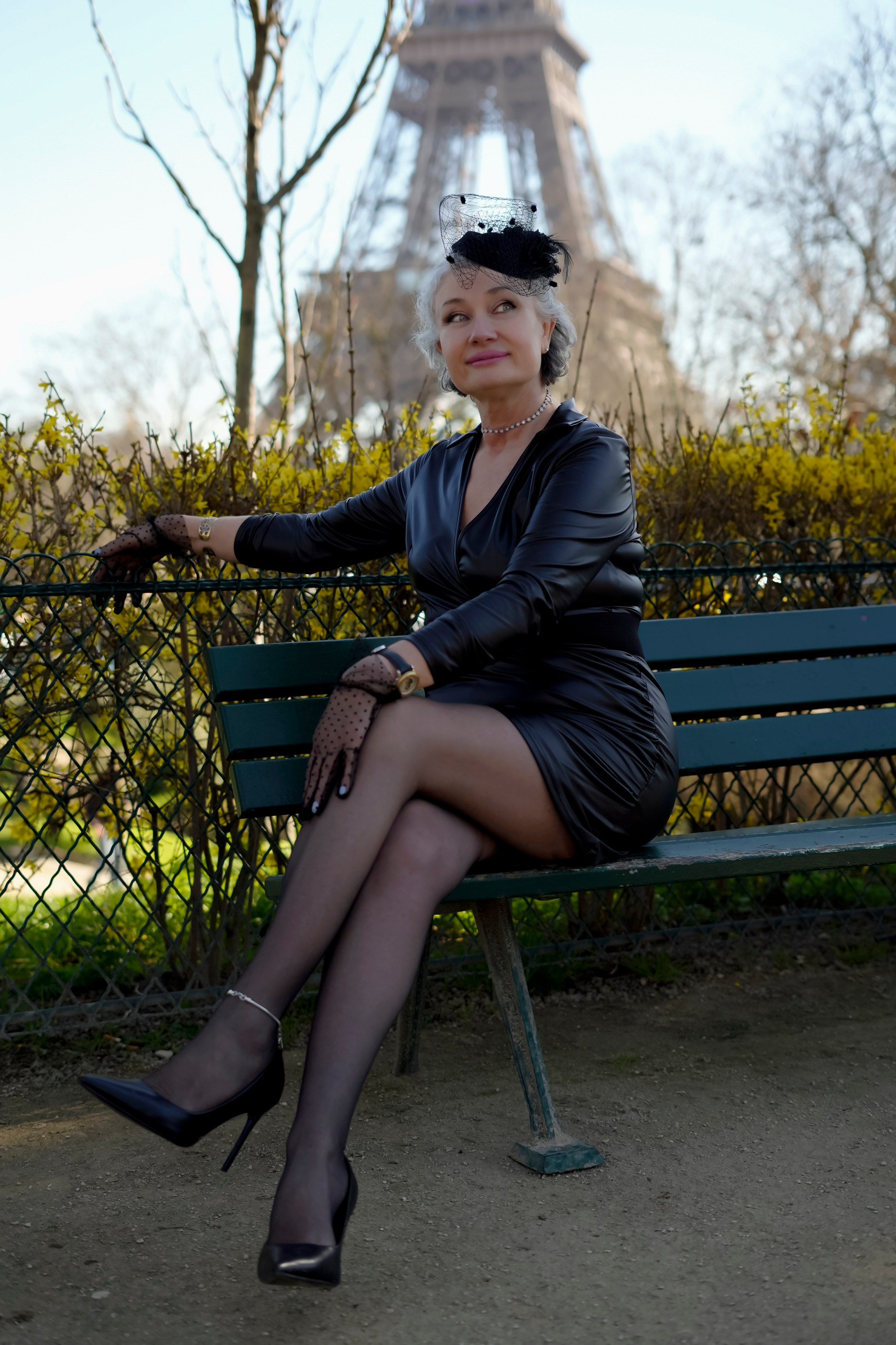 Street photoshoot in Paris. Alina Tagzieva- a photograper in Paris