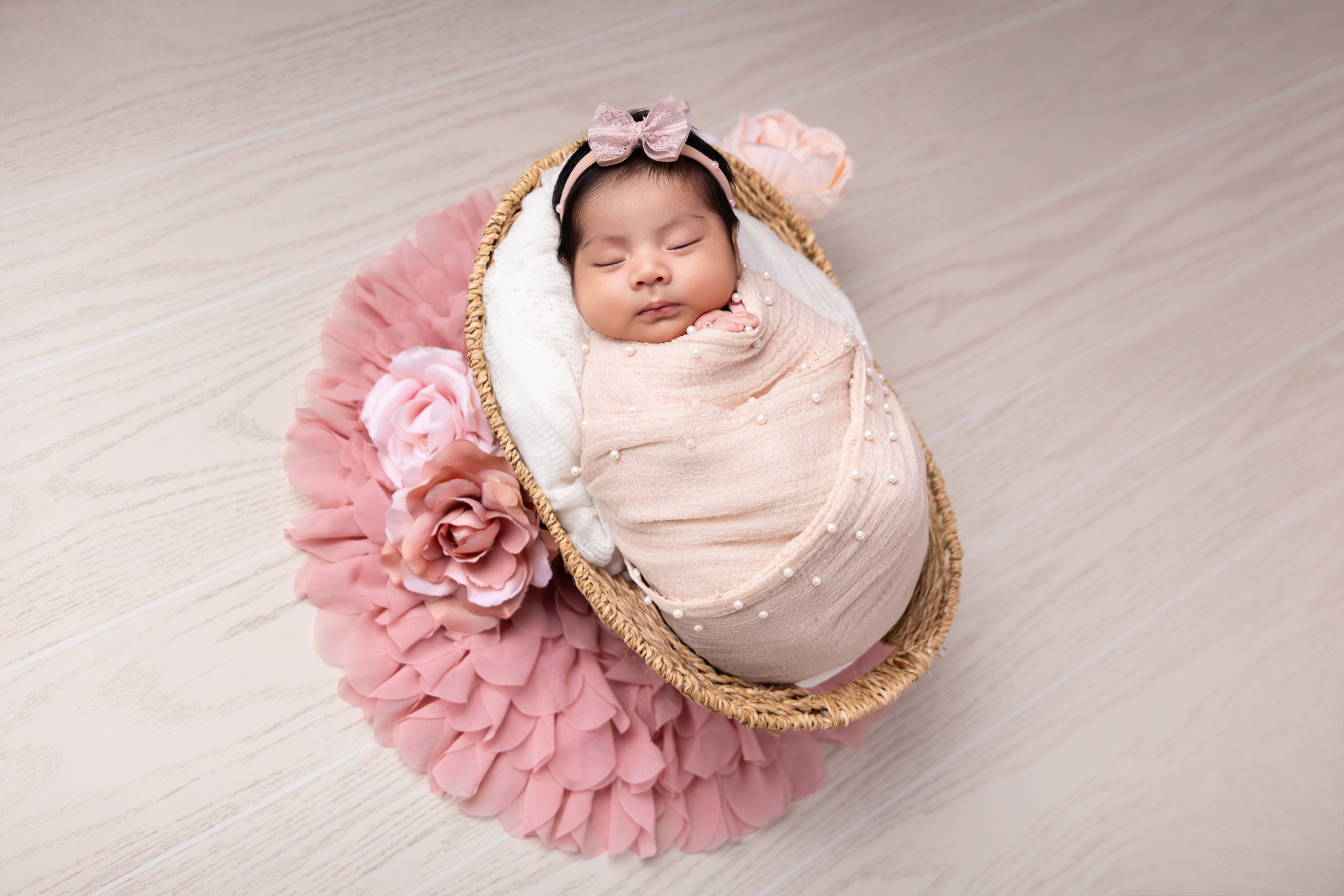 Isabella Newborn Photoshoot. Professional family, maternity & newborn photographer in North Charleston, SC, creating timeless portraits