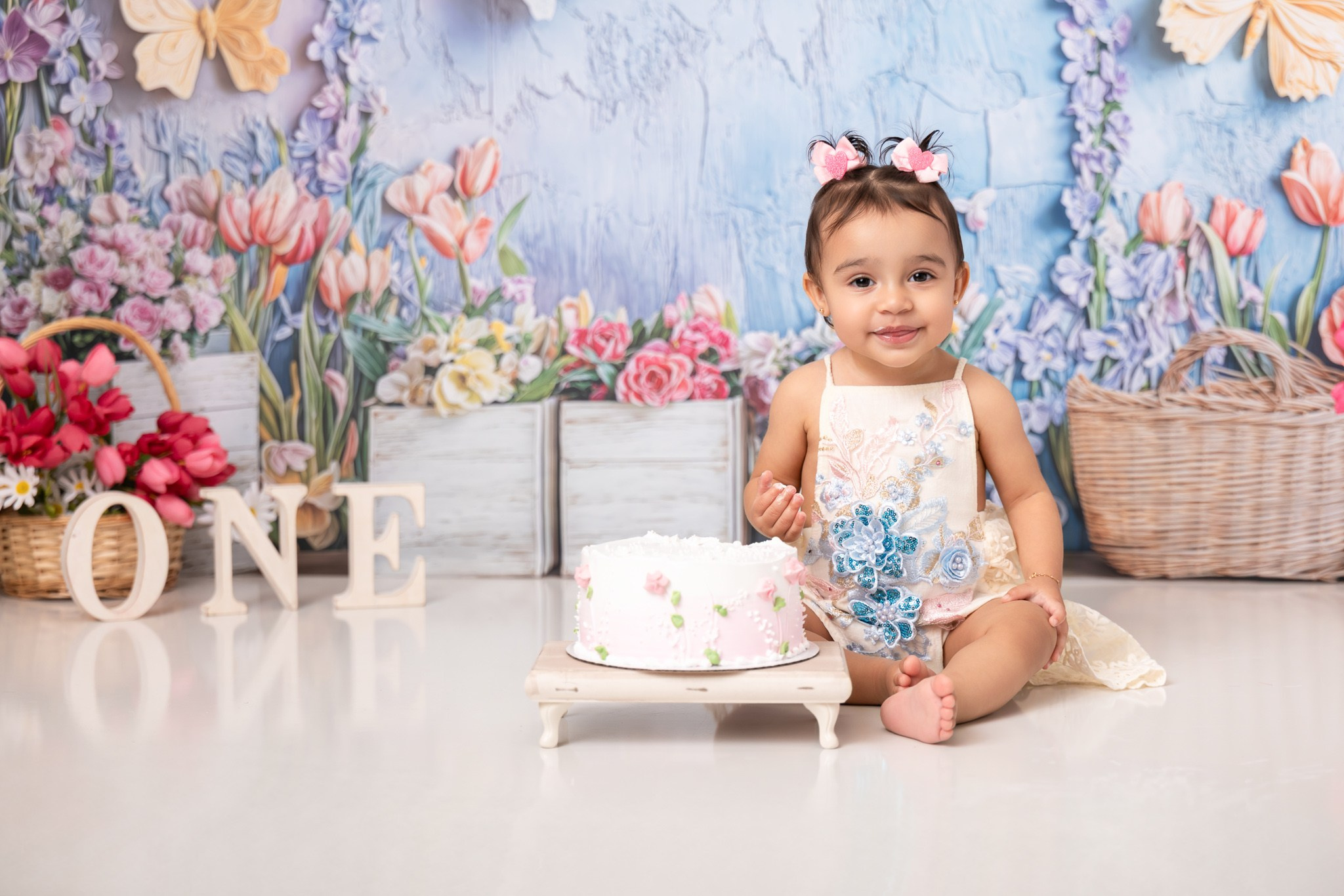 Ayla 1 year old. Professional family, maternity & newborn photographer in North Charleston, SC, creating timeless portraits