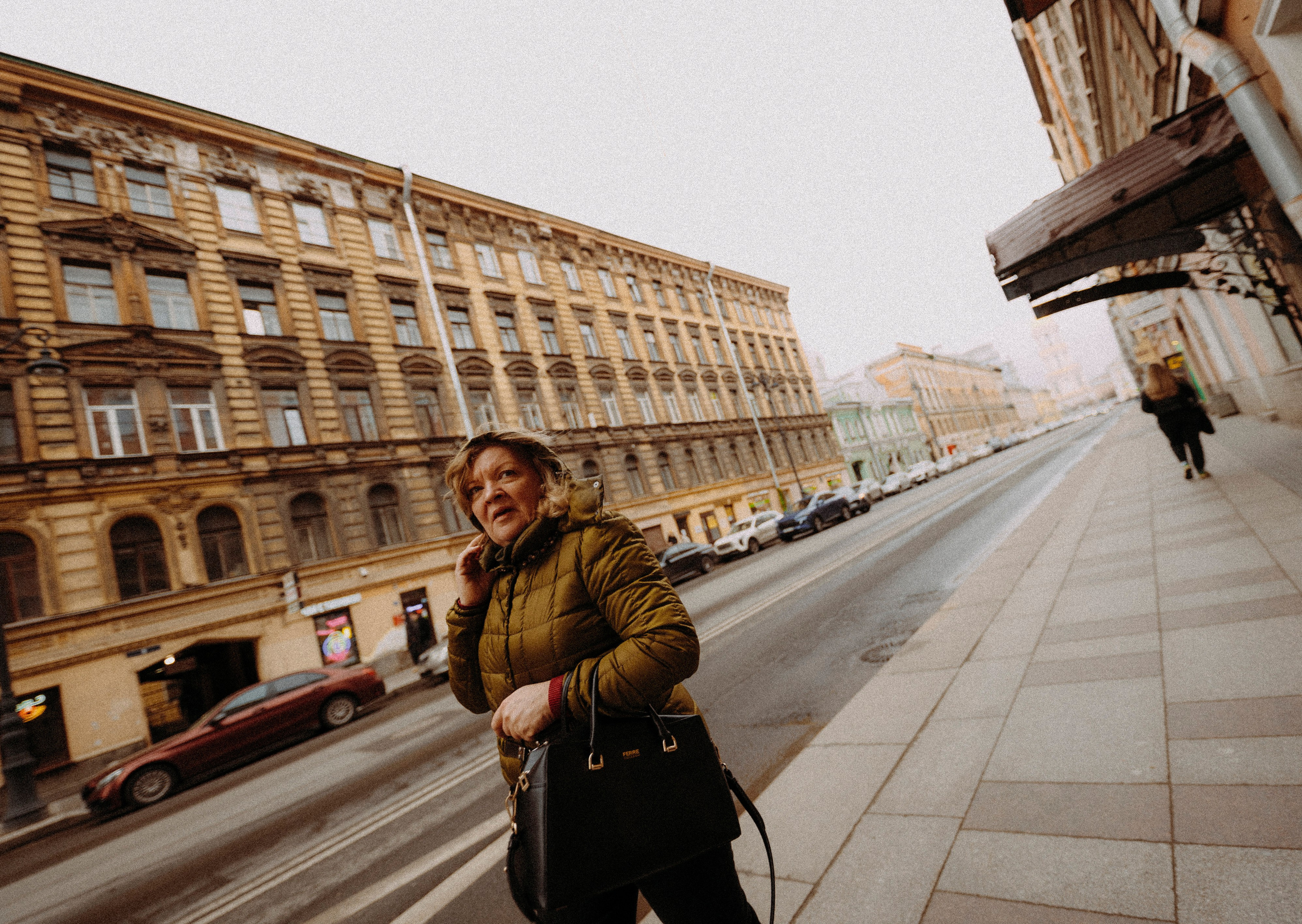 2025. Стрит-фотография, полная абсурда, идиотизма и красоты