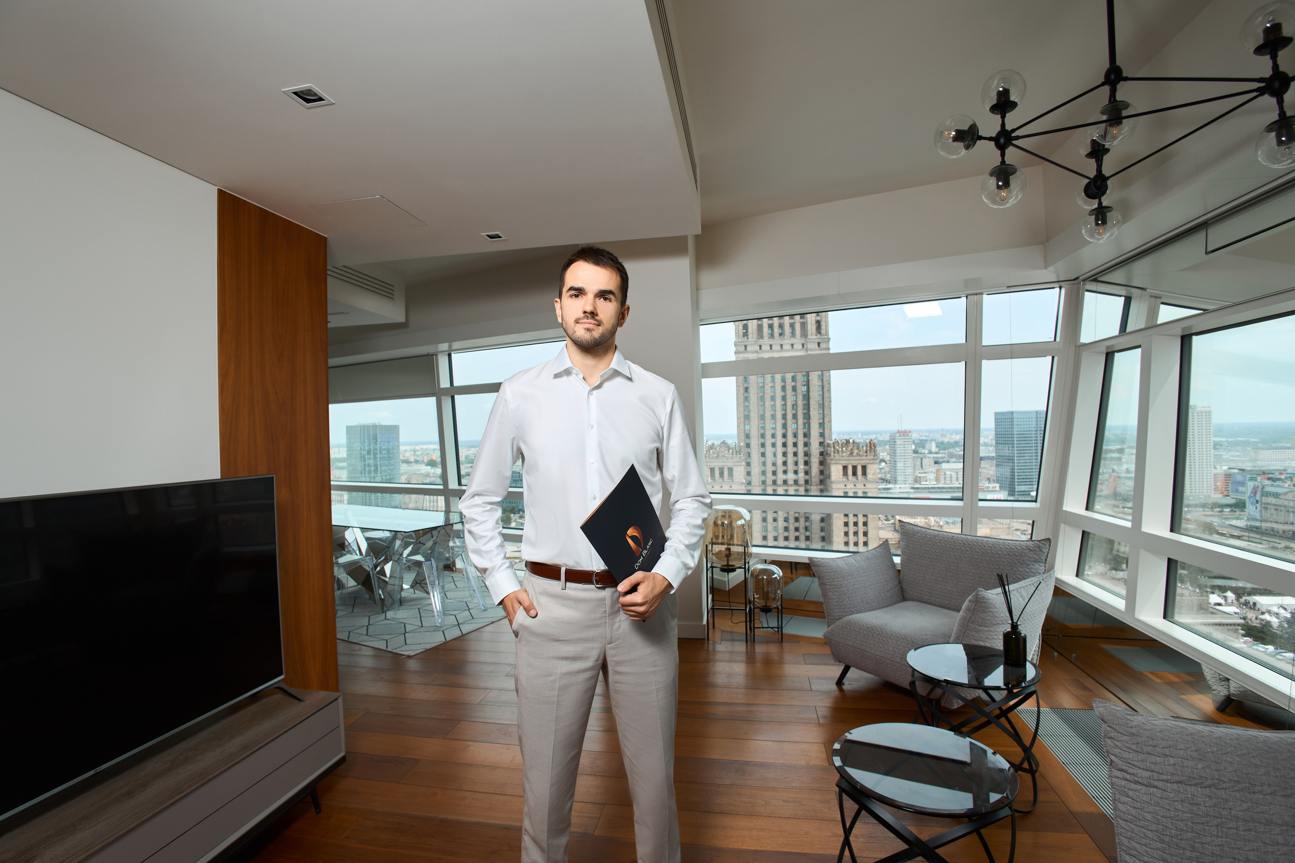 Reklamowa sesja zdjęciowa dla agencji nieruchomości Zlota 44 – Fotografia reklamowa w Warszawie. Portrait & Fashion Photographer | Сannes, Paris, Monaco, Dubai, Kyiv — - Alisa Postnykova