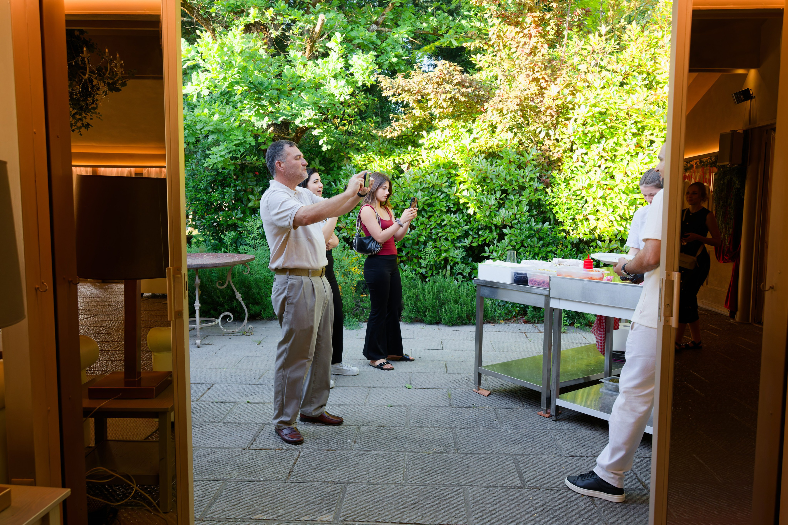 Pizza Party at Tenuta Massini, Florence, Italy. Destination Wedding Photographer — Nikita Burtsev