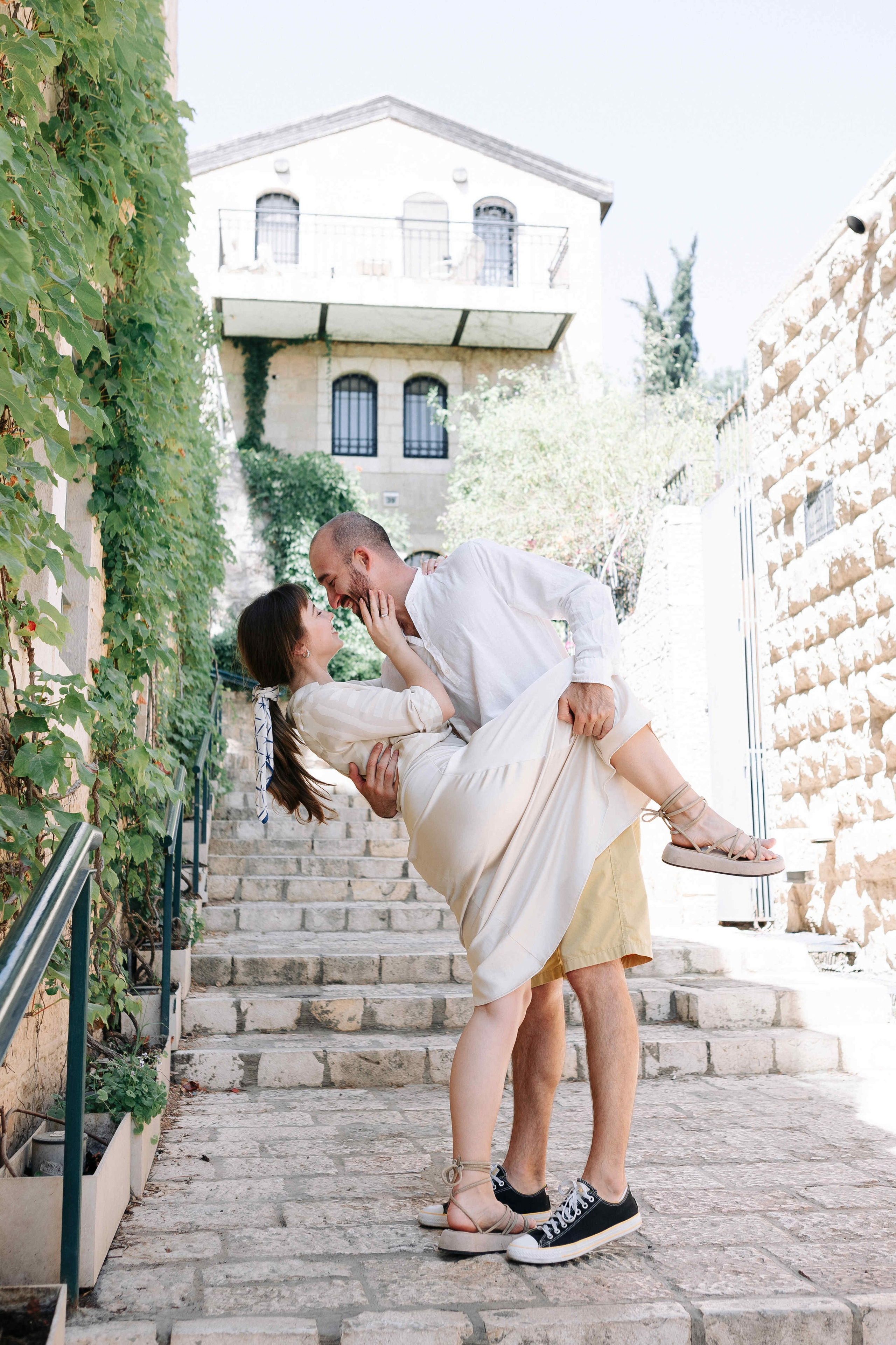 A MONTH AFTER THE WEDDING (morning). PHOTOGRAPHER IN ISRAEL