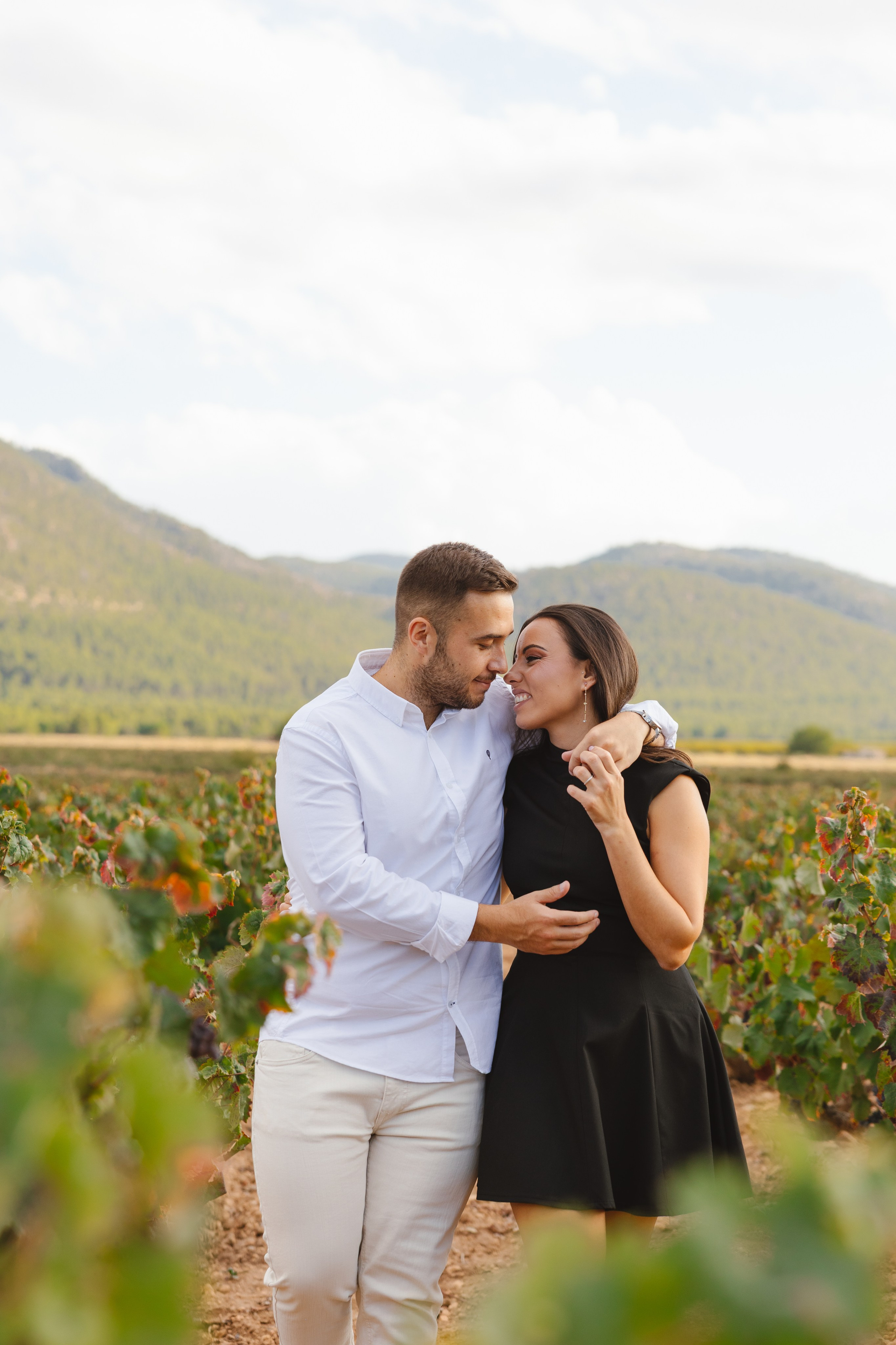 Fotos de preboda en una bodega de vino en Bullas