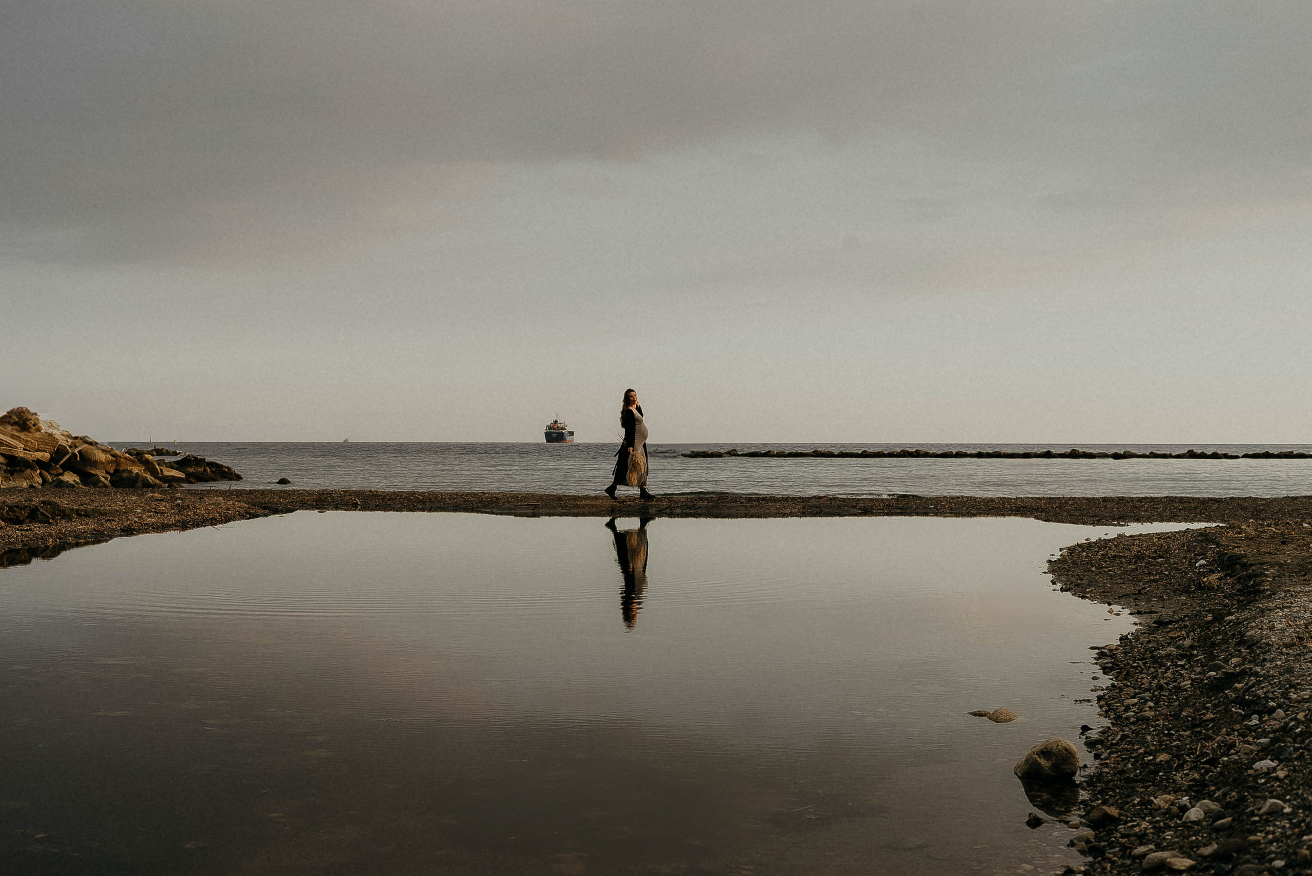 Фотосессия беременной в студии и возле моря. Портретный и семейный фотограф в Лимассоле Кипр Анна Руссу