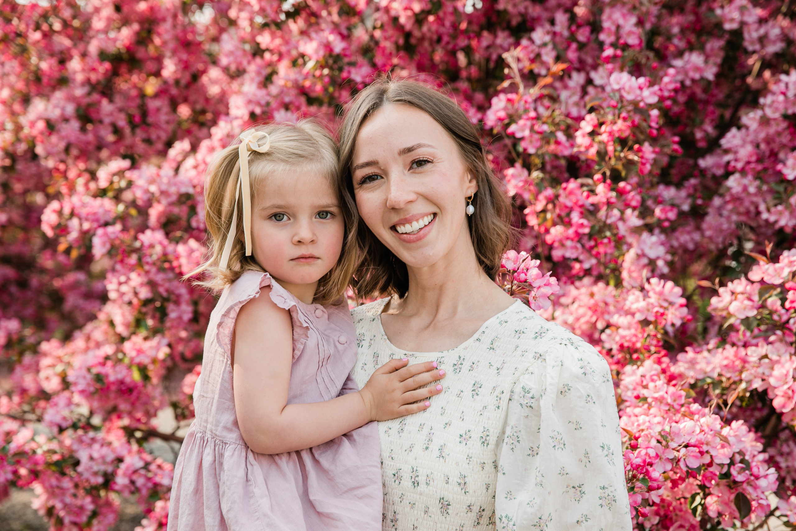 Pitchers Family Photos — Cherry Blossom. Fotografía accesible en Calgary