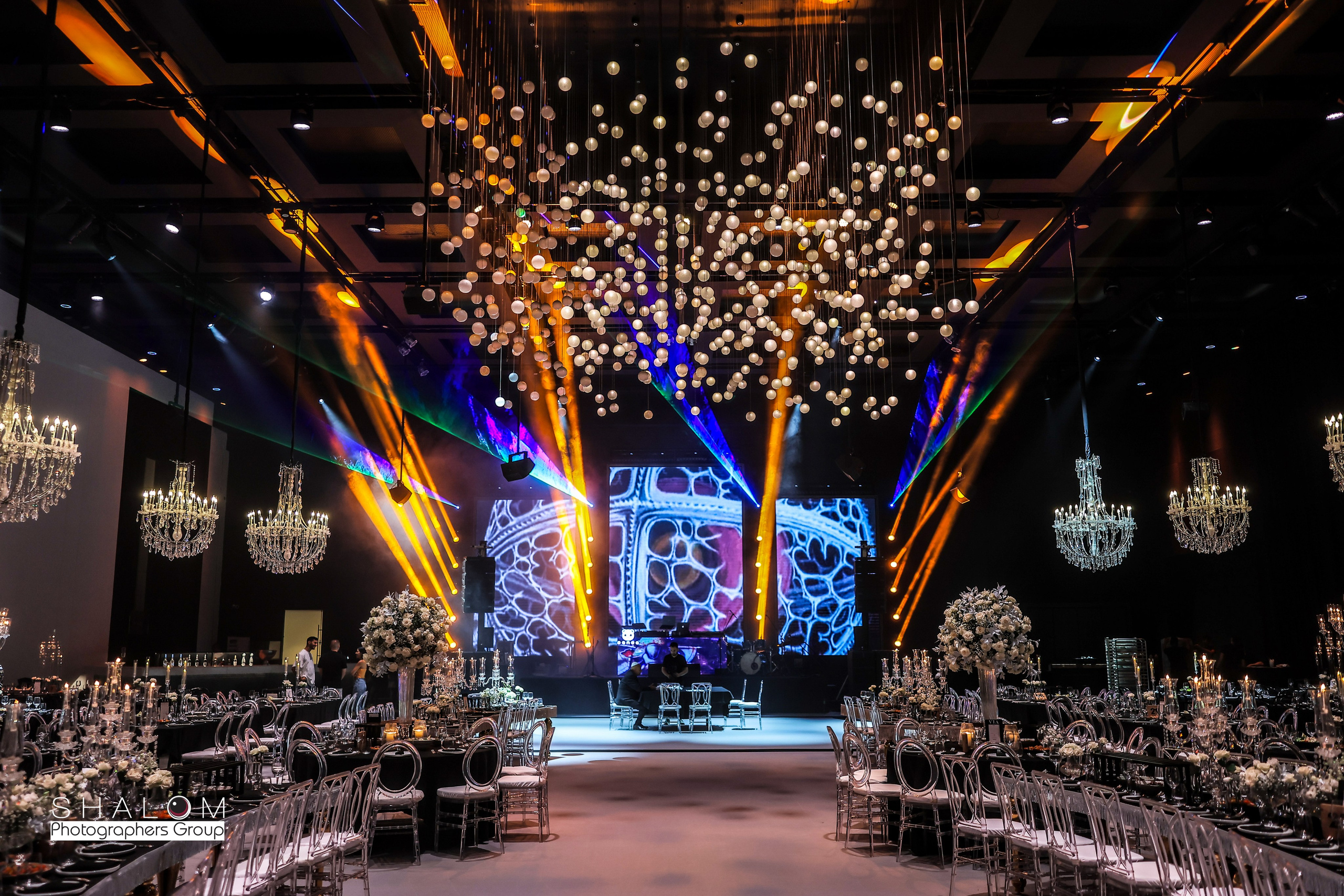 VIA / BASICO. Wedding and events photographers Studio Shalom