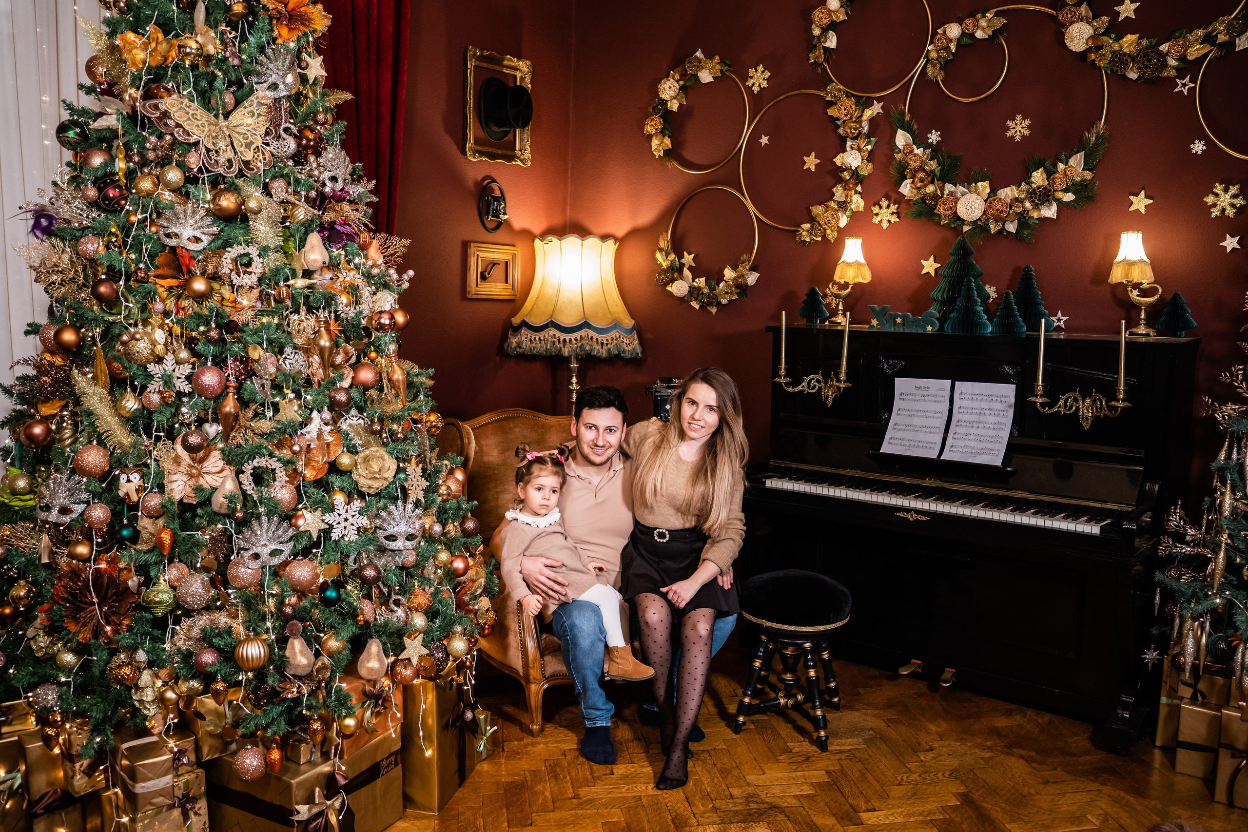 Clara and family. Acasă