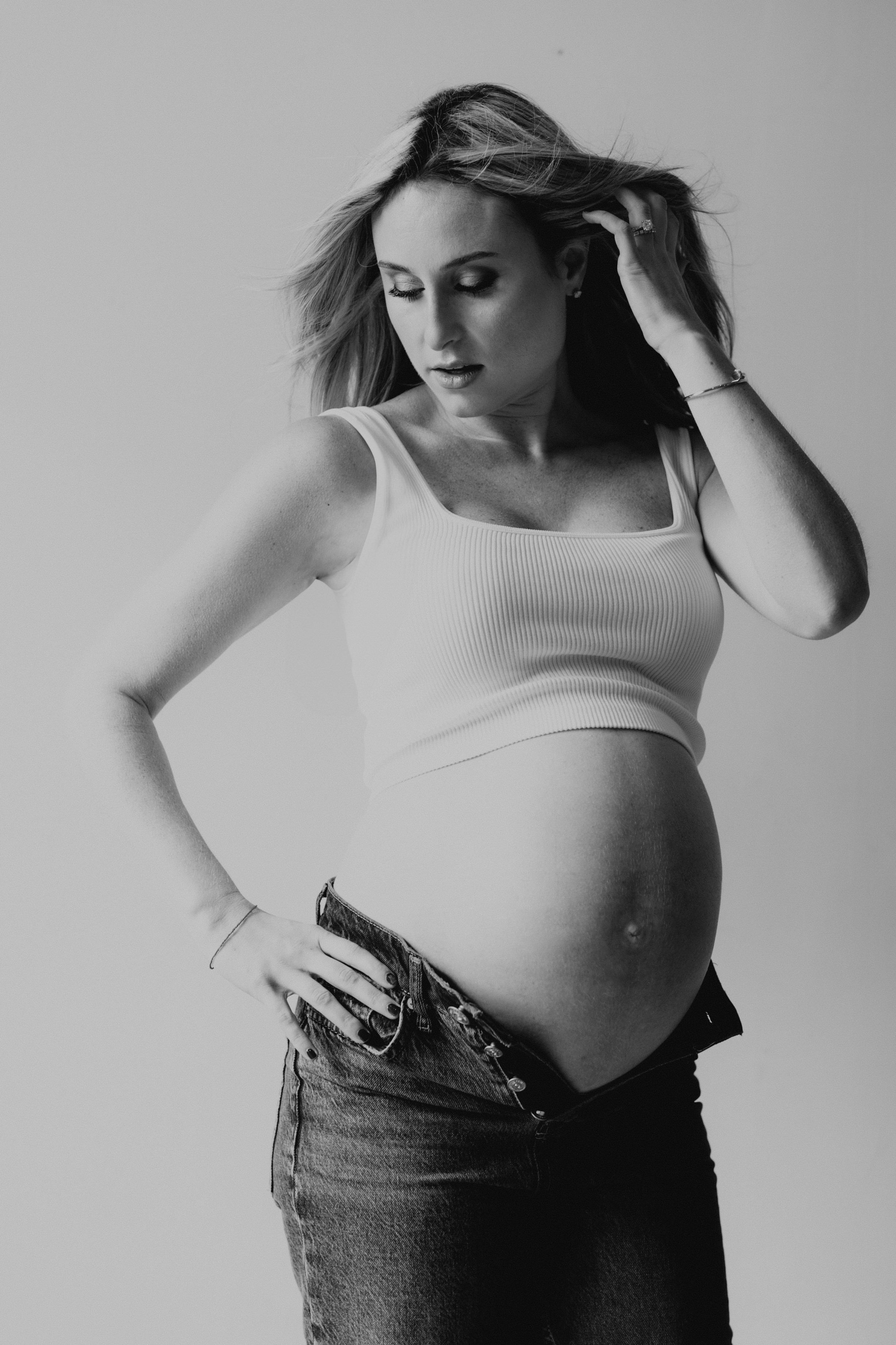 Alexa. Modern maternity photographer in Long Island New York