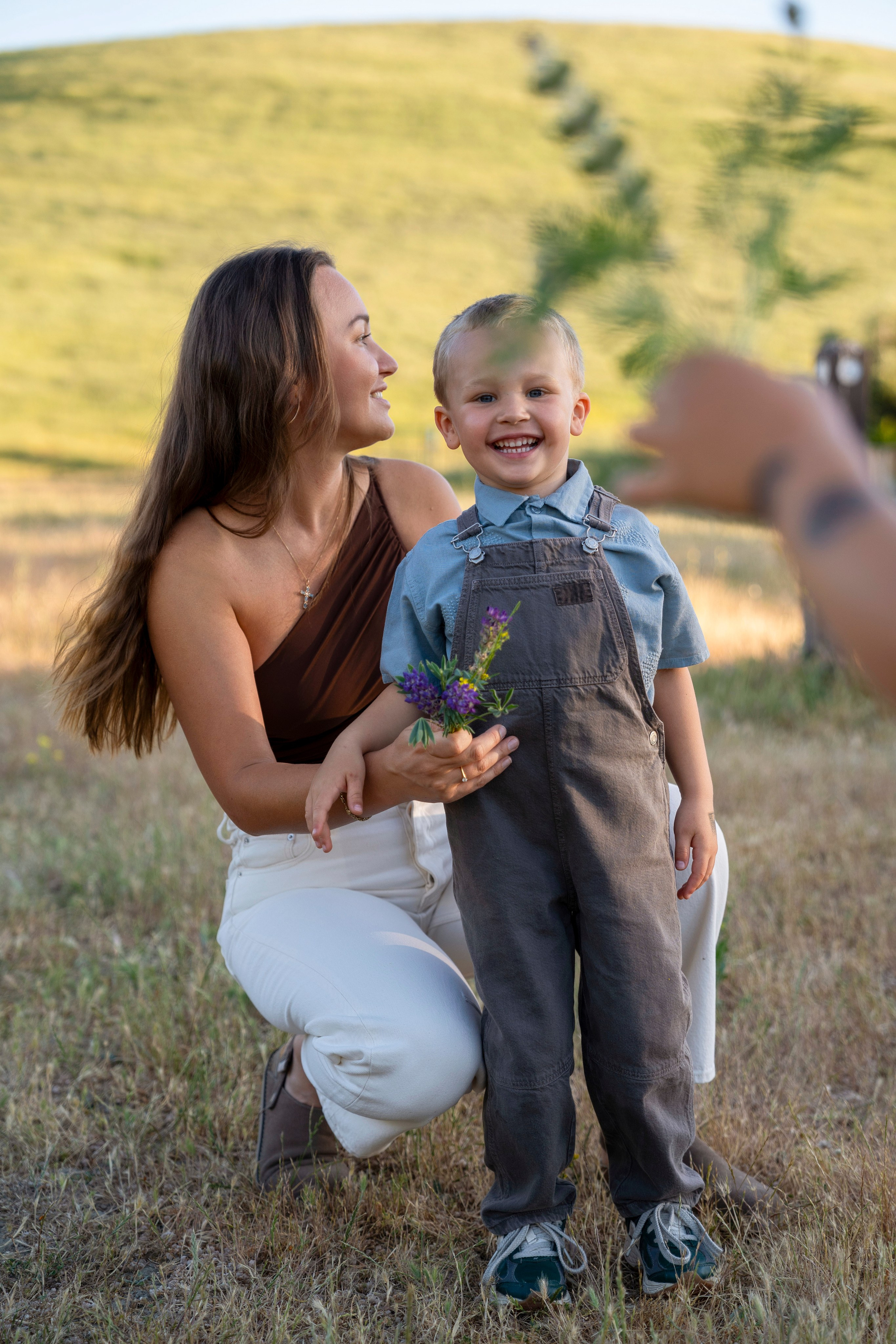 Lifestyle family session, candid family moments, outdoor family portraits, family photo shoot, natural family photos, kids and parents. Bay Area Photographer: family, maternity, love story, wedding