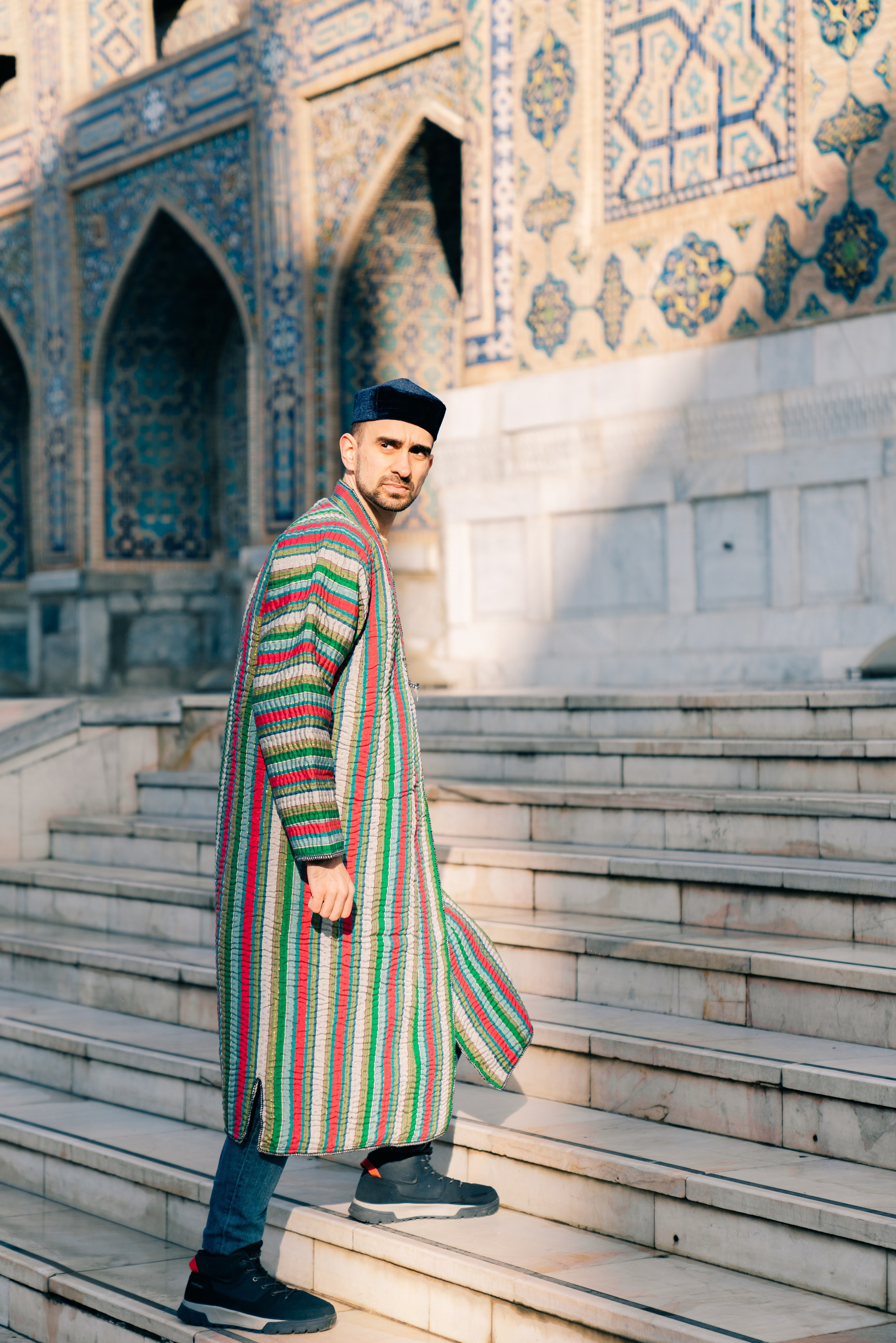 Утренняя фотосессия на площади Регистан: Магия рассвета в Самарканде. Фотограф в Узбекистане и Самарканде Джасур Марупов