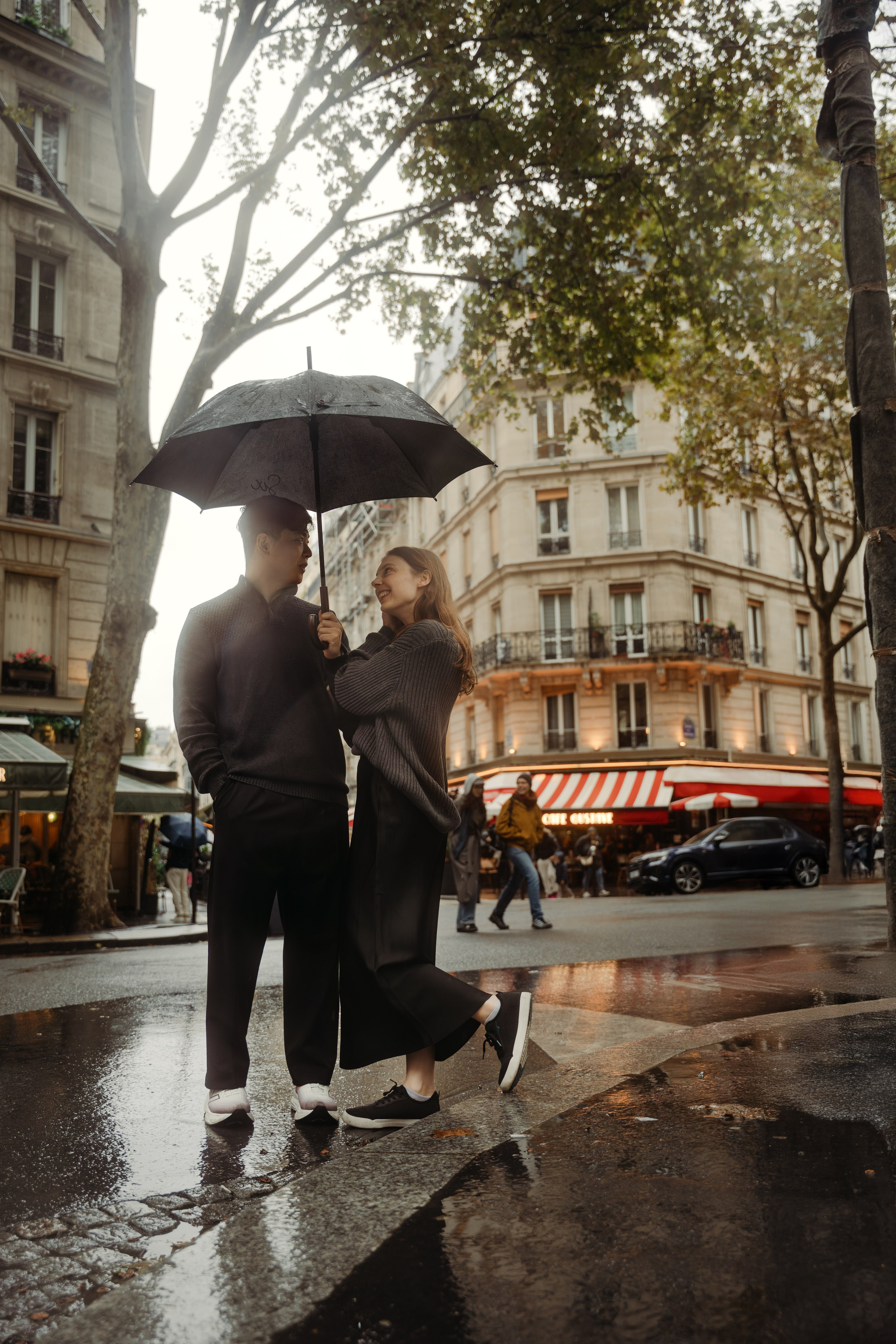 Margaret & Max in Rainy Paris. Фотограф в Париже Полина Осипова