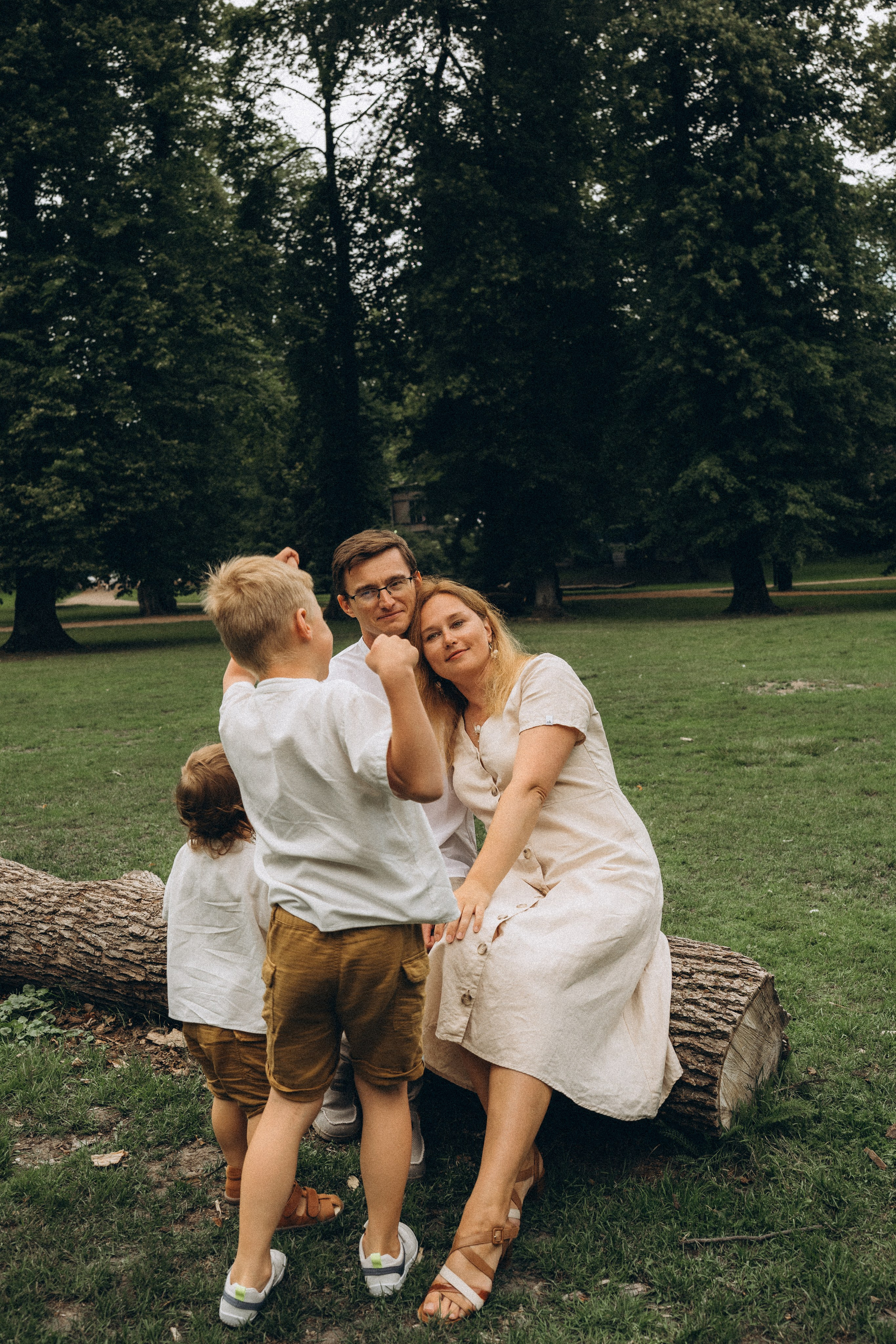 Kaivopuisto. Wedding and potrait photographer in Helsinki Vickan O