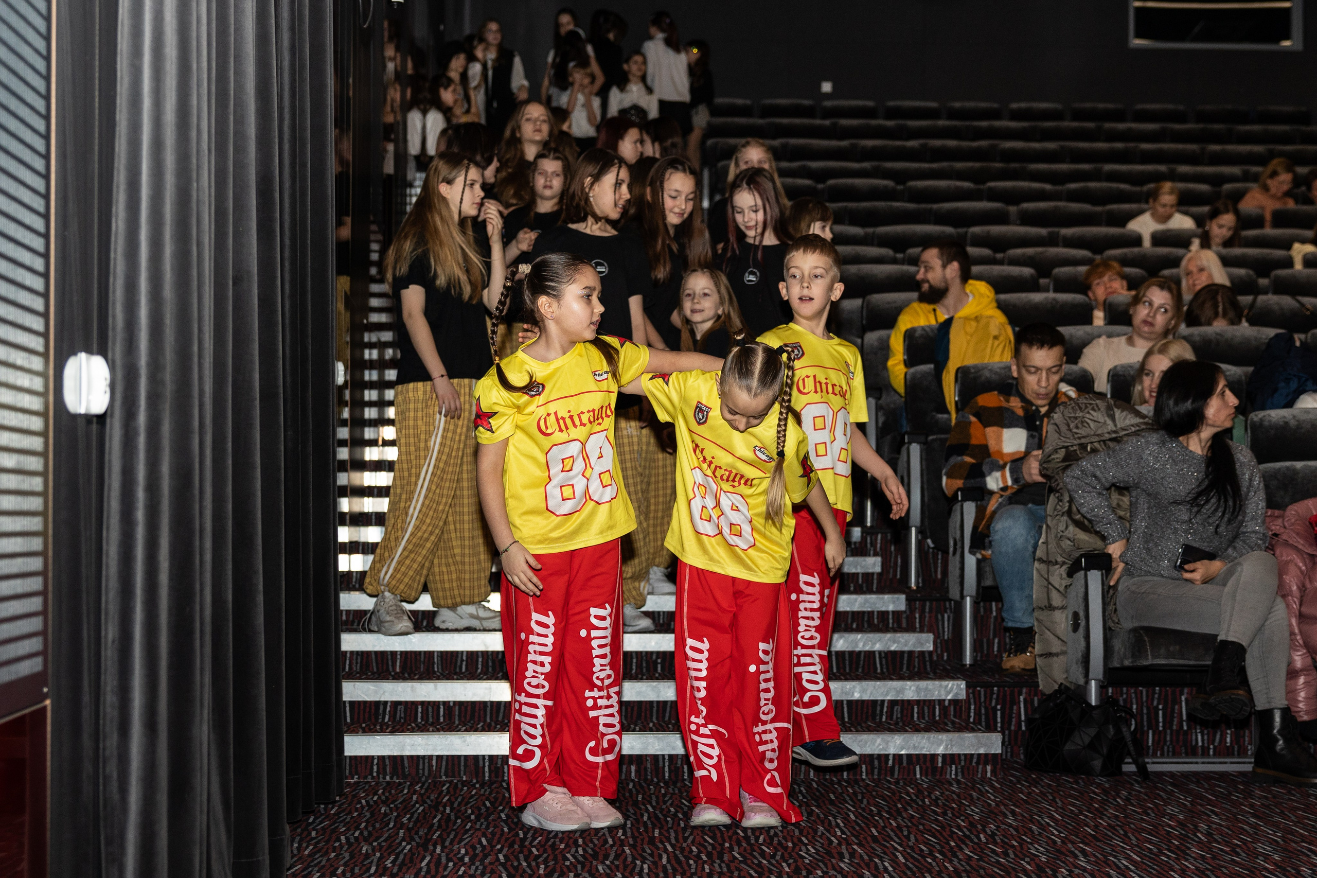 LEO DANCE SHOW WINTER 2025. Семейный и детский фотограф в Варшаве Мила Бобровская