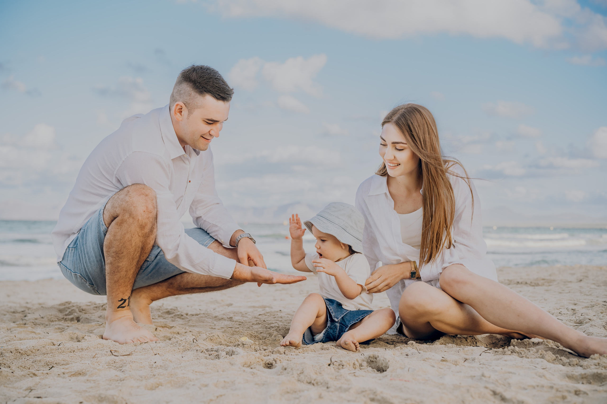 Sophisticated Tanya with her daughter and husband. Фотограф у Пальма де Майорка
