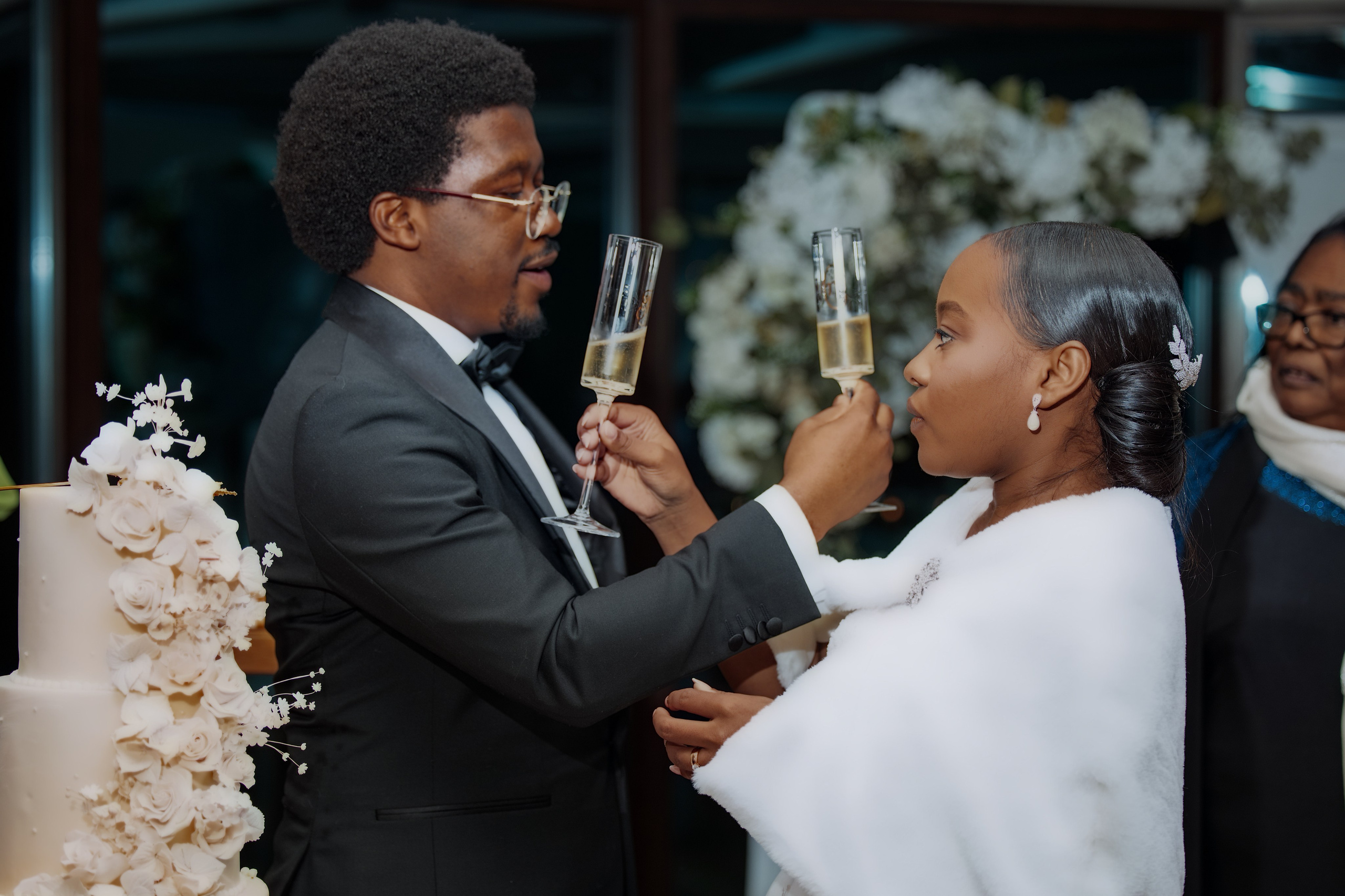 Nawik e Ethson. Fazemos o seu casamento ser lembrado por gerações