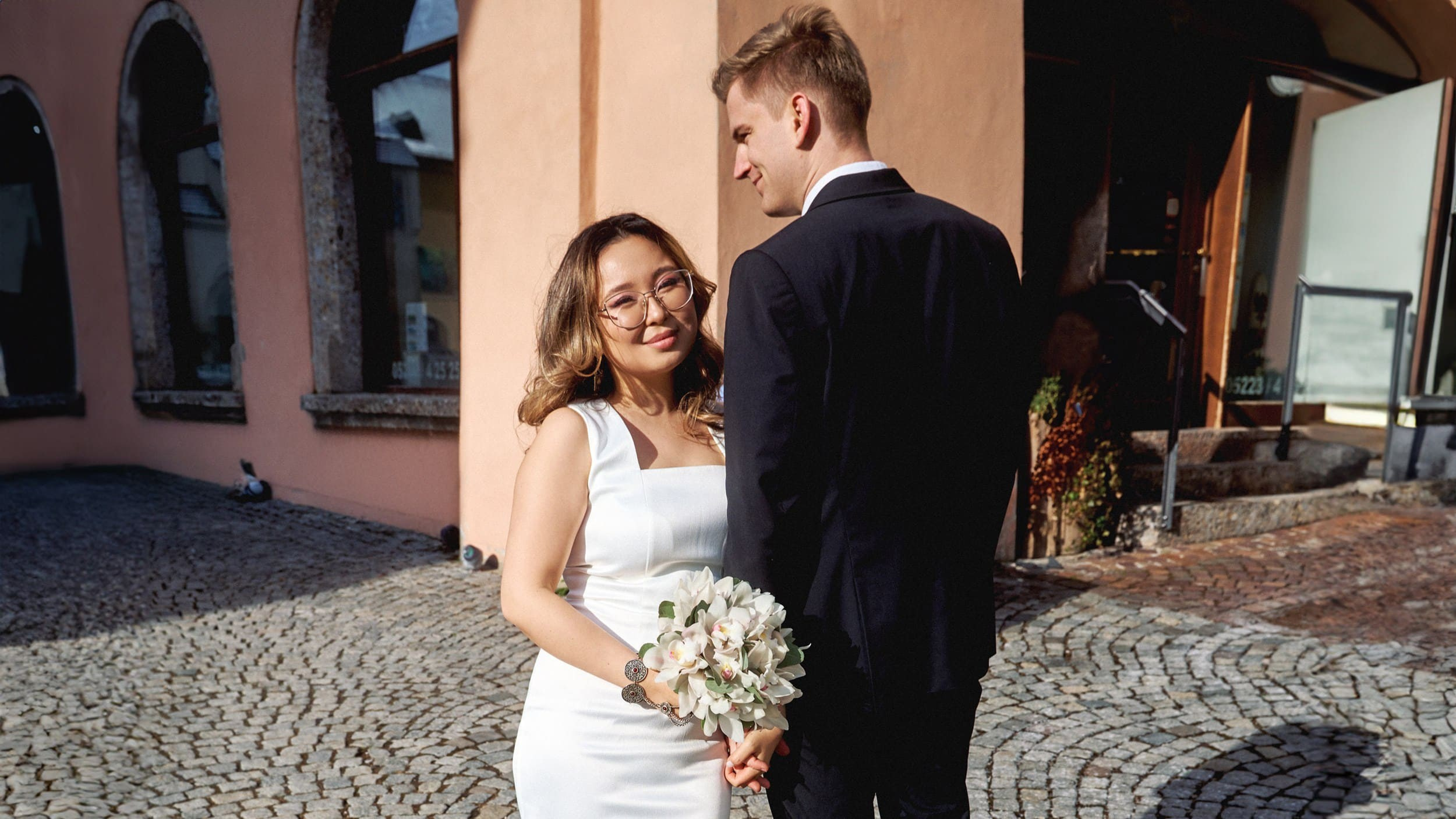 Wedding couple photo in Innsbruck – professional wedding photography by 808Media in Tyrol, capturing love stories with elegance and creativity