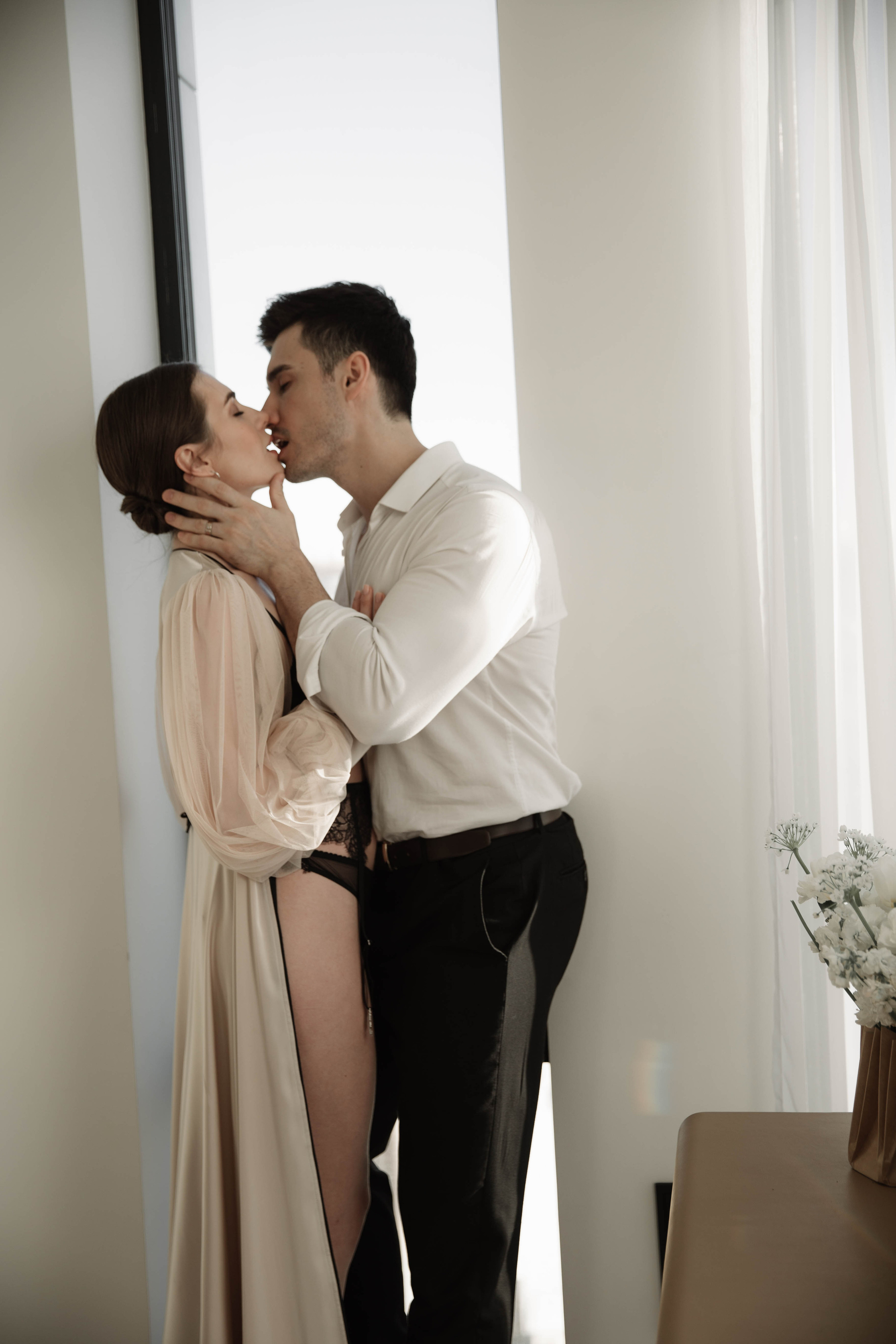 Совместные сборы в отеле. Ксюша и Кристиан. Wedding and family photographer Moscow Riyadh