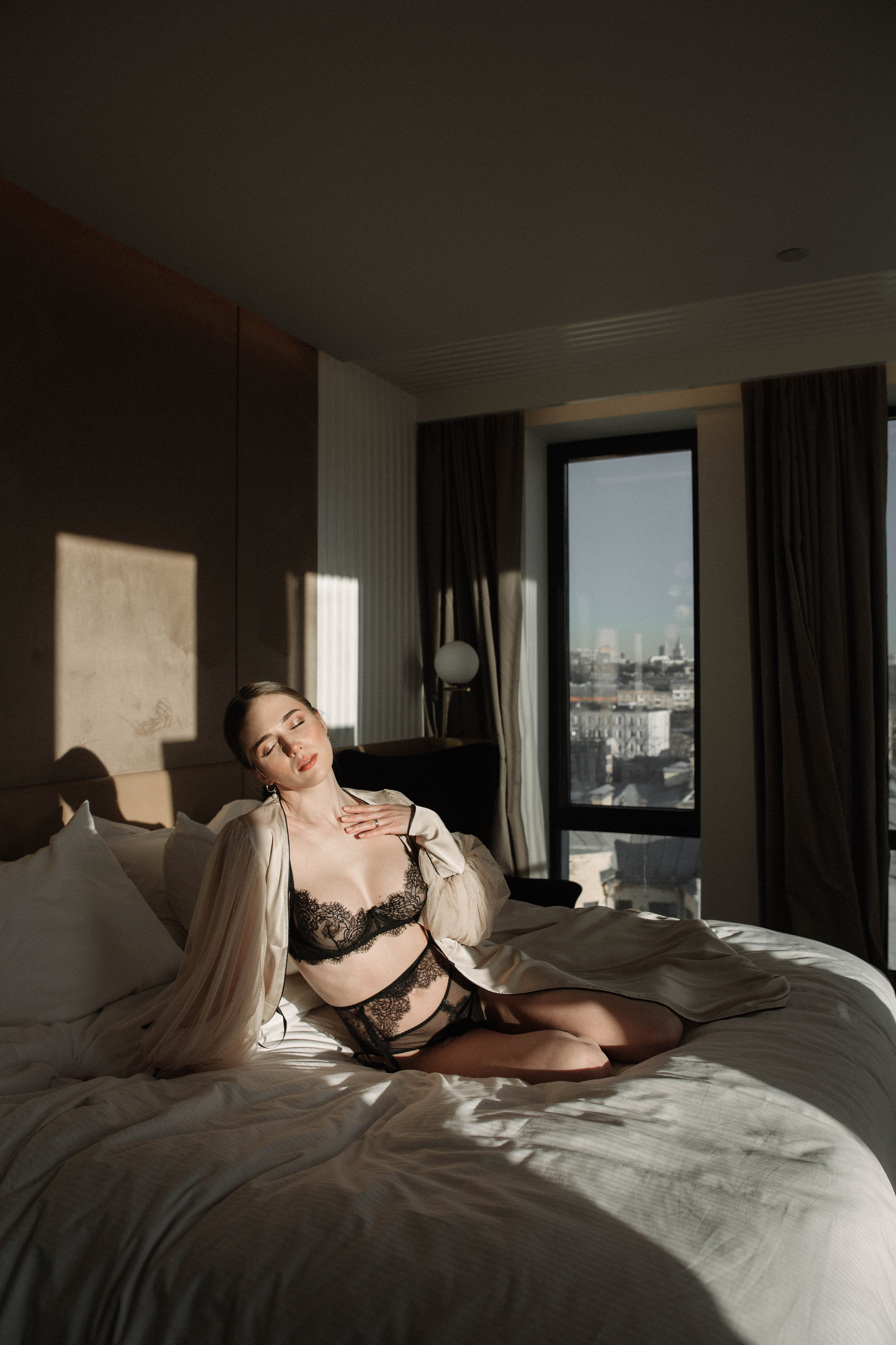 Совместные сборы в отеле. Ксюша и Кристиан. Wedding and family photographer Moscow Riyadh