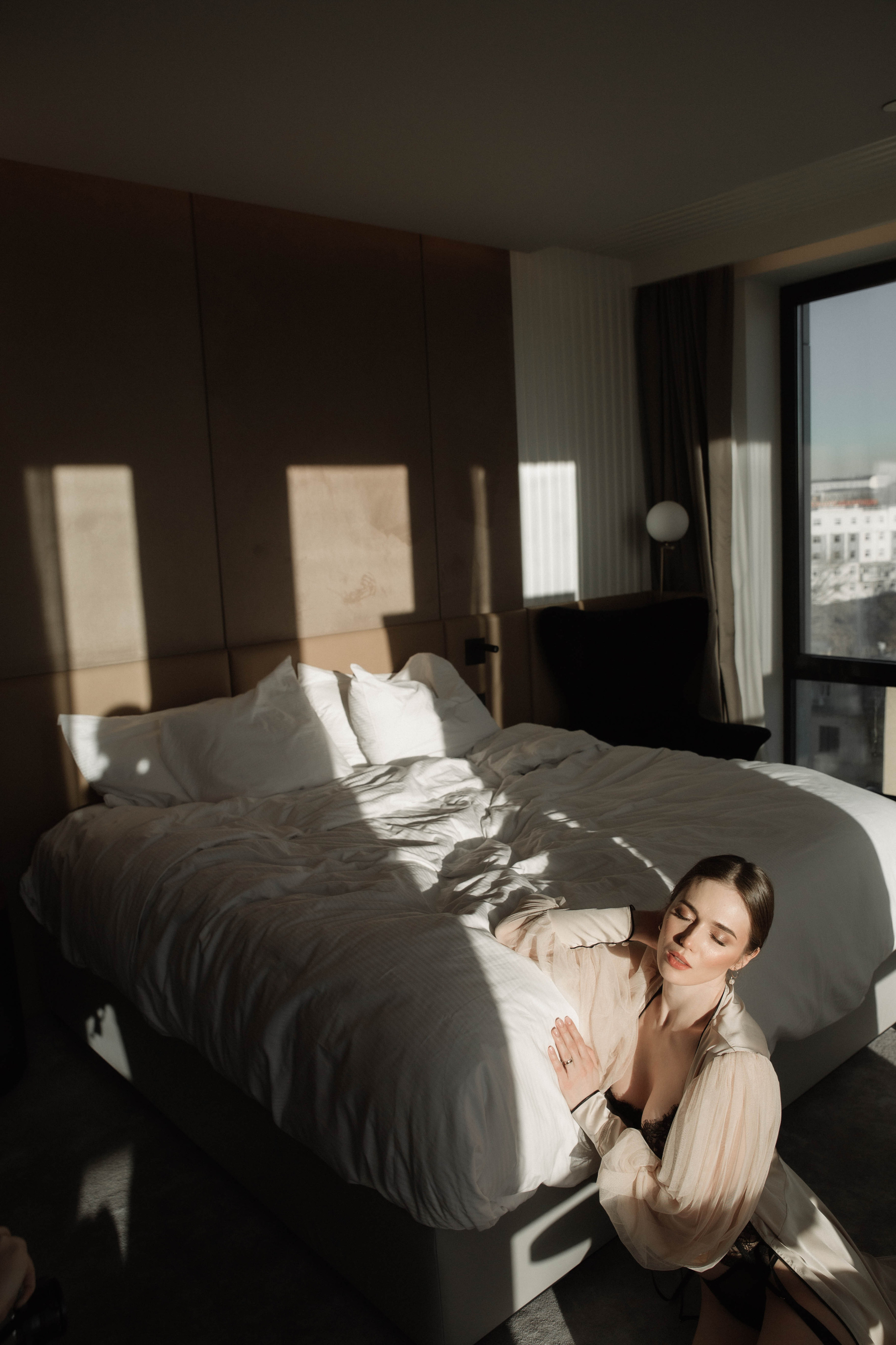 Совместные сборы в отеле. Ксюша и Кристиан. Wedding and family photographer Moscow Riyadh