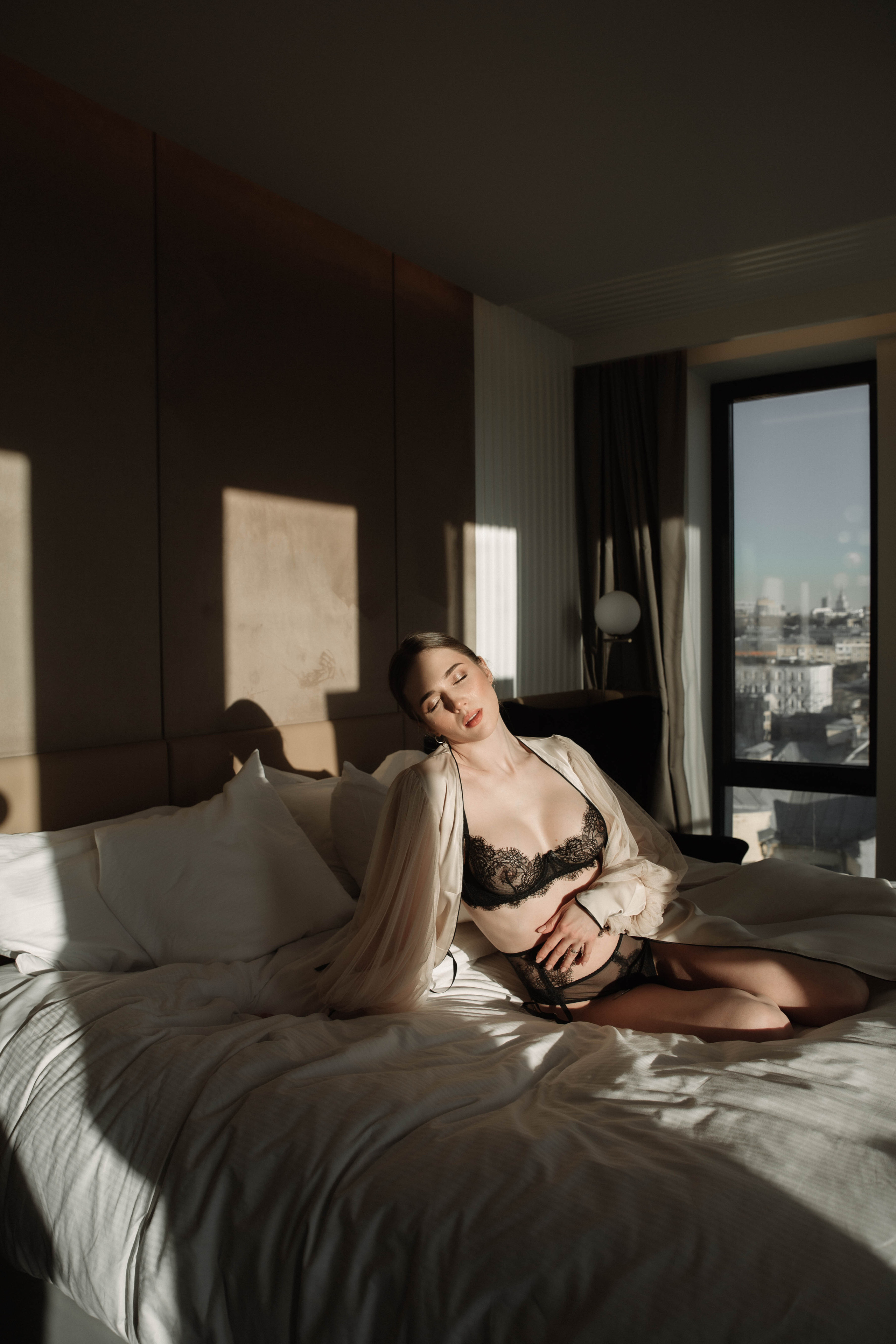 Совместные сборы в отеле. Ксюша и Кристиан. Wedding and family photographer Moscow Riyadh