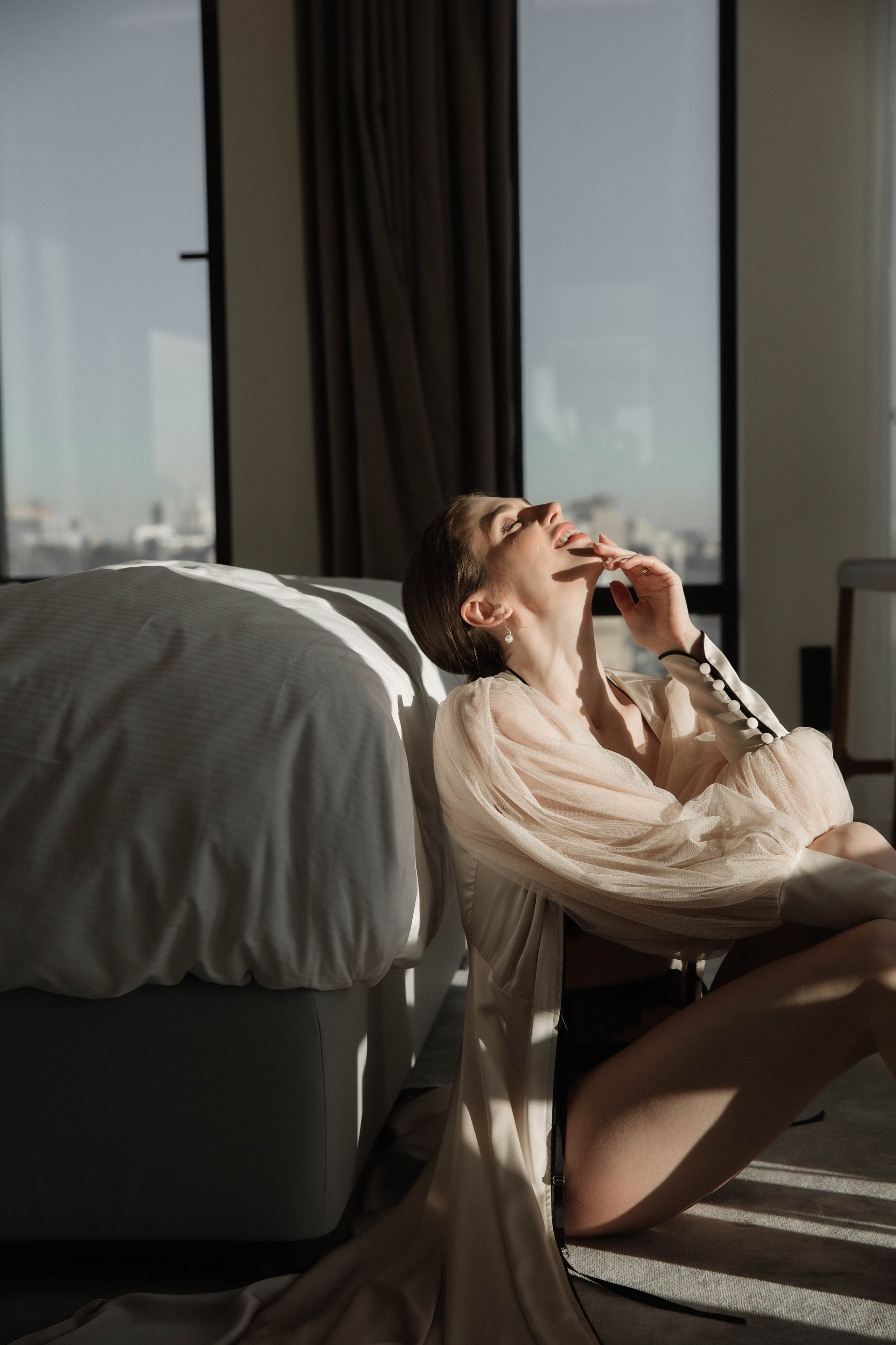 Совместные сборы в отеле. Ксюша и Кристиан. Wedding and family photographer Moscow Riyadh