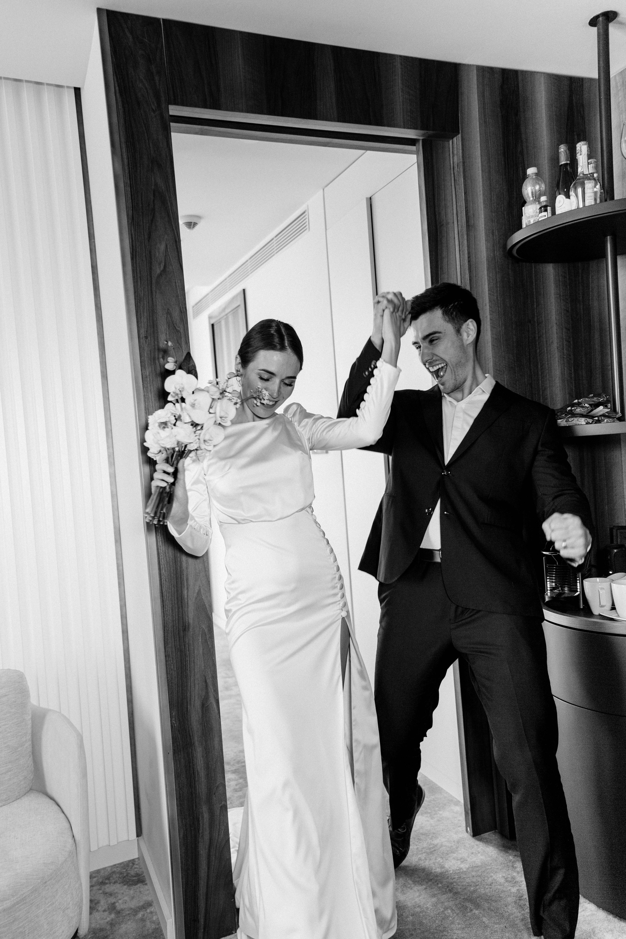 Совместные сборы в отеле. Ксюша и Кристиан. Wedding and family photographer Moscow Riyadh