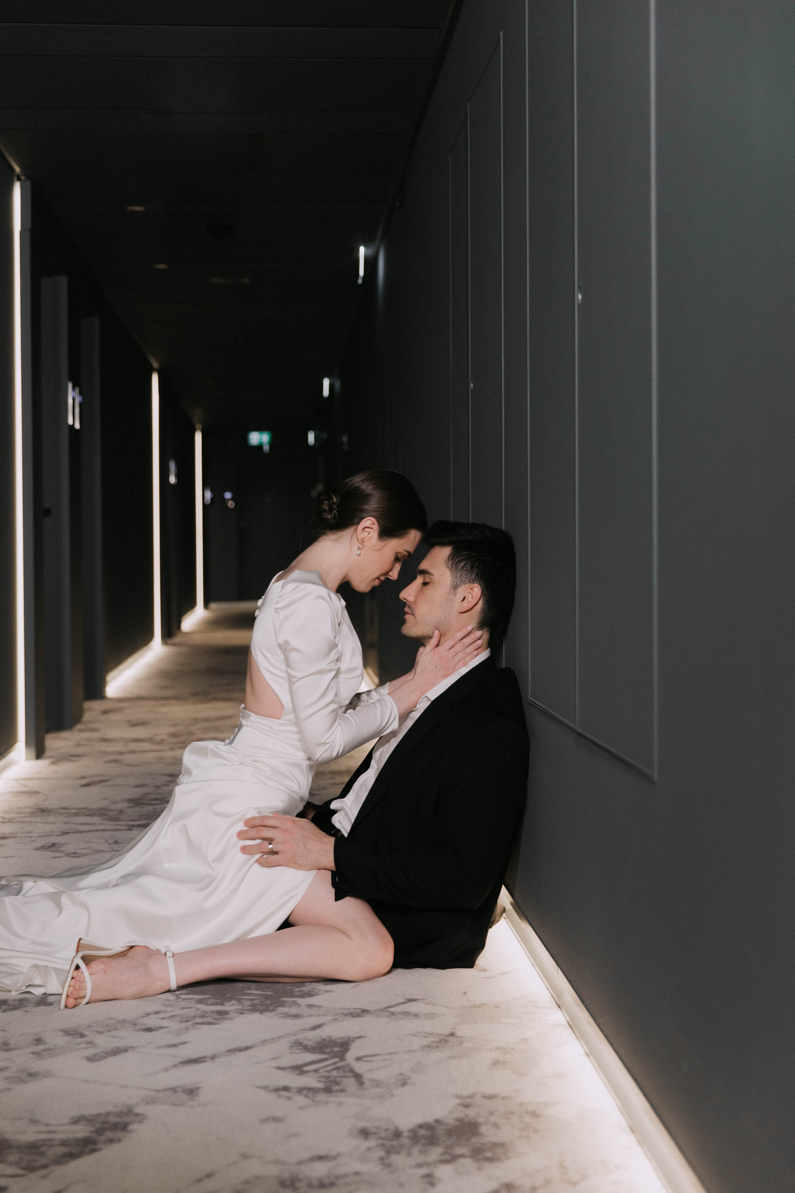 Совместные сборы в отеле. Ксюша и Кристиан. Wedding and family photographer Moscow Riyadh