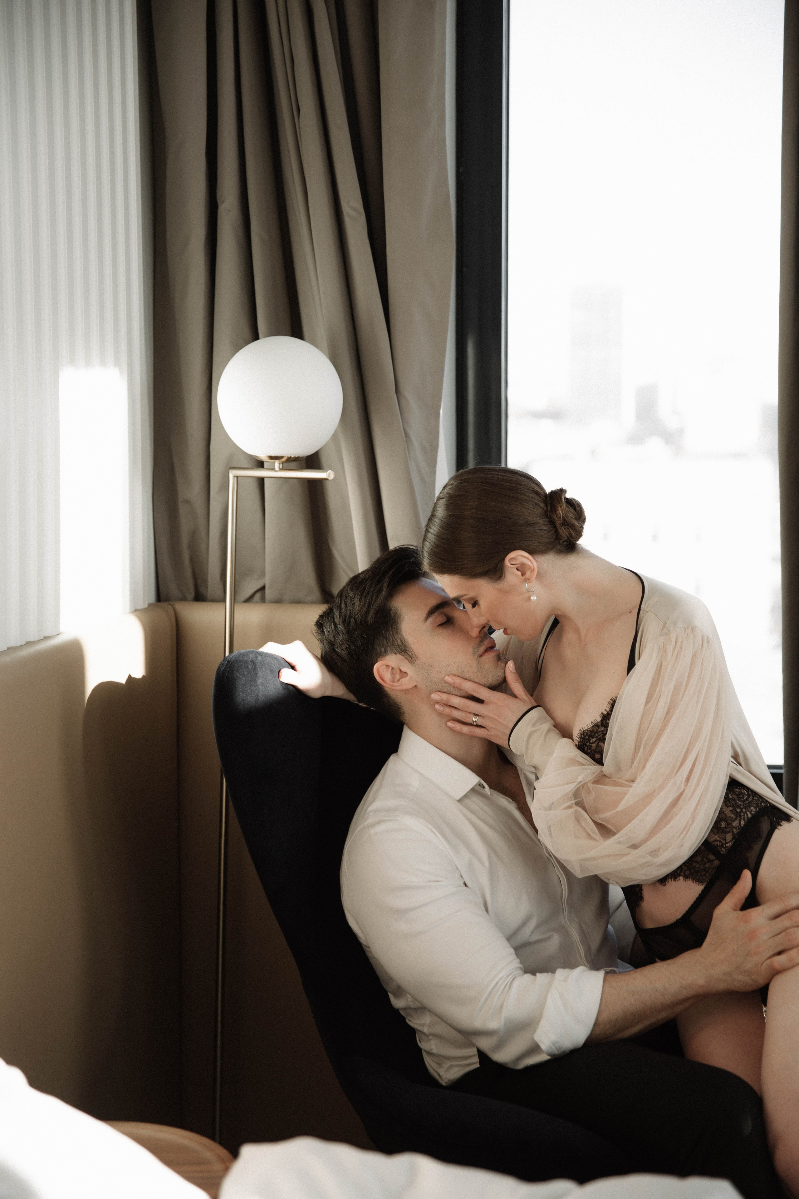 Совместные сборы в отеле. Ксюша и Кристиан. Wedding and family photographer Moscow Riyadh