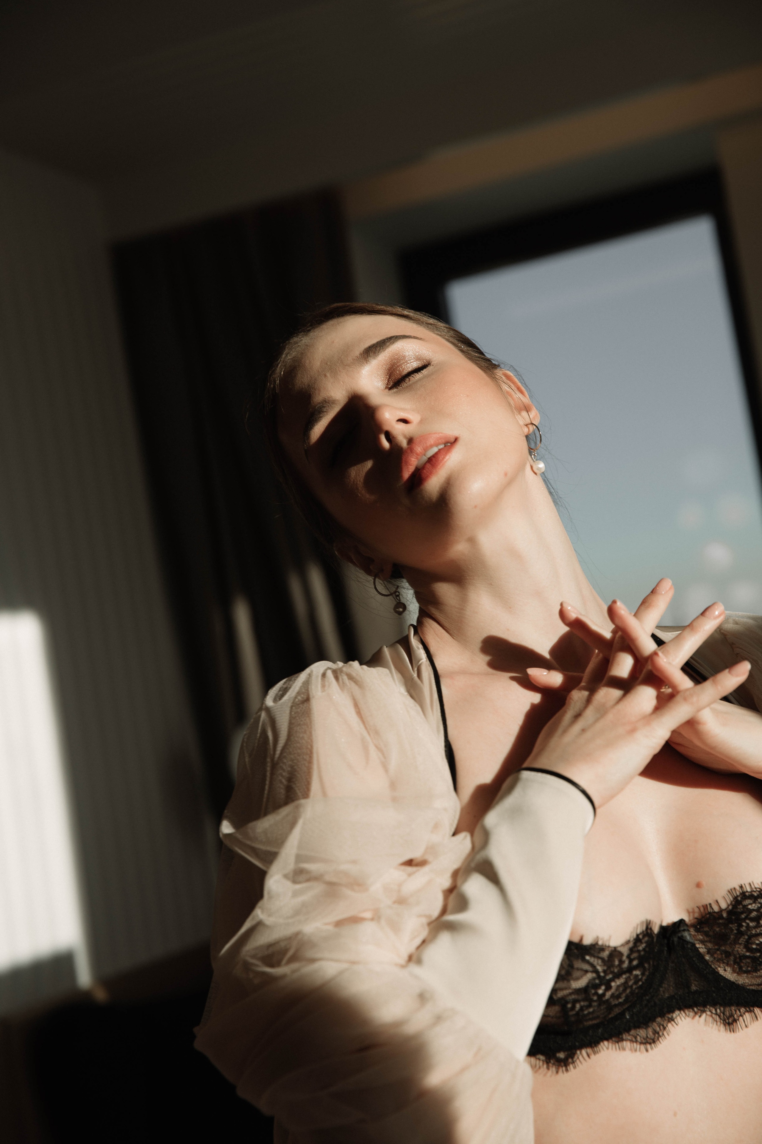 Совместные сборы в отеле. Ксюша и Кристиан. Wedding and family photographer Moscow Riyadh