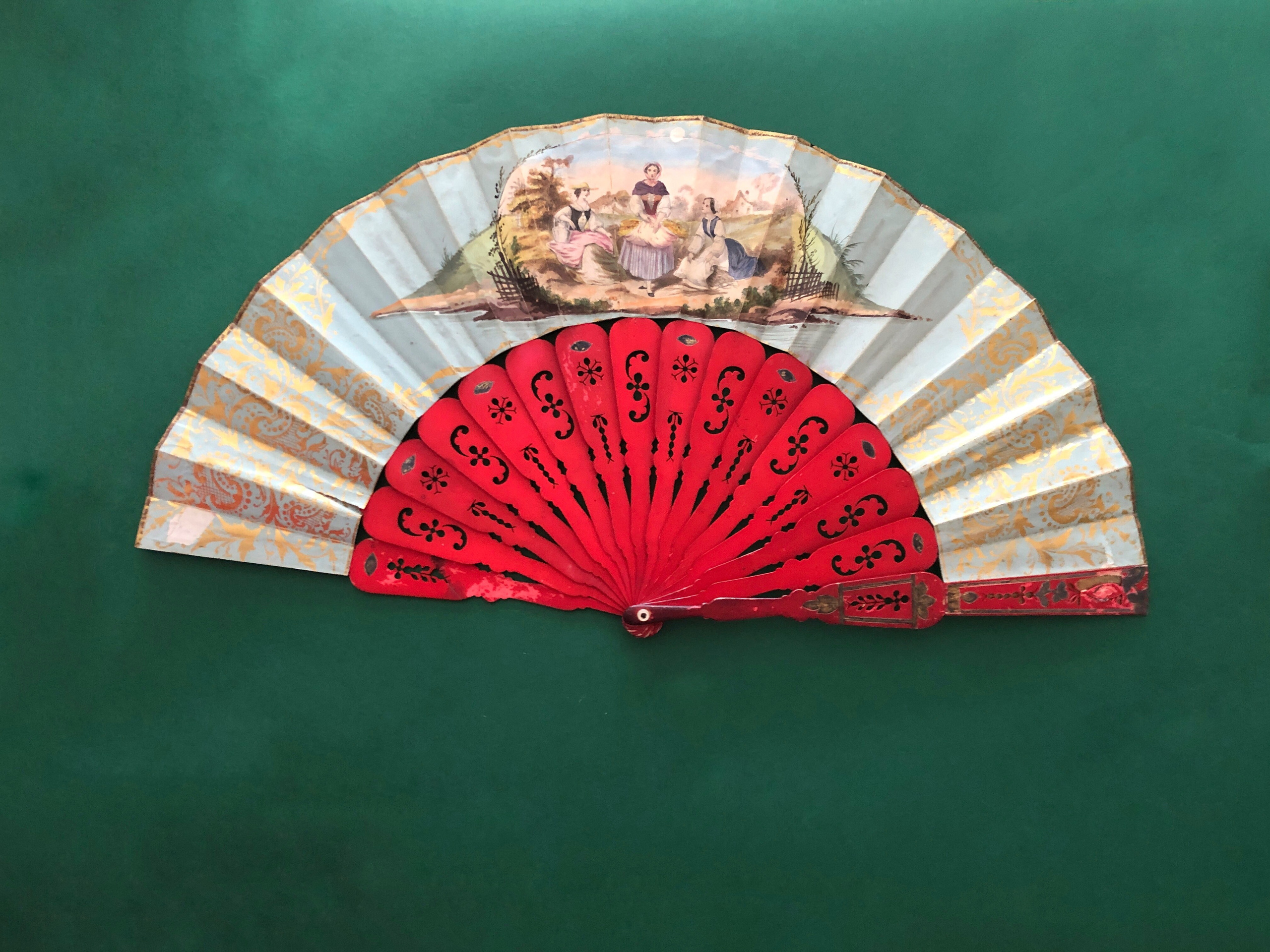 Antique fan with lithography. Современнные и актикварные украшения в Барселоне, Москве и Санкт-Петербурге