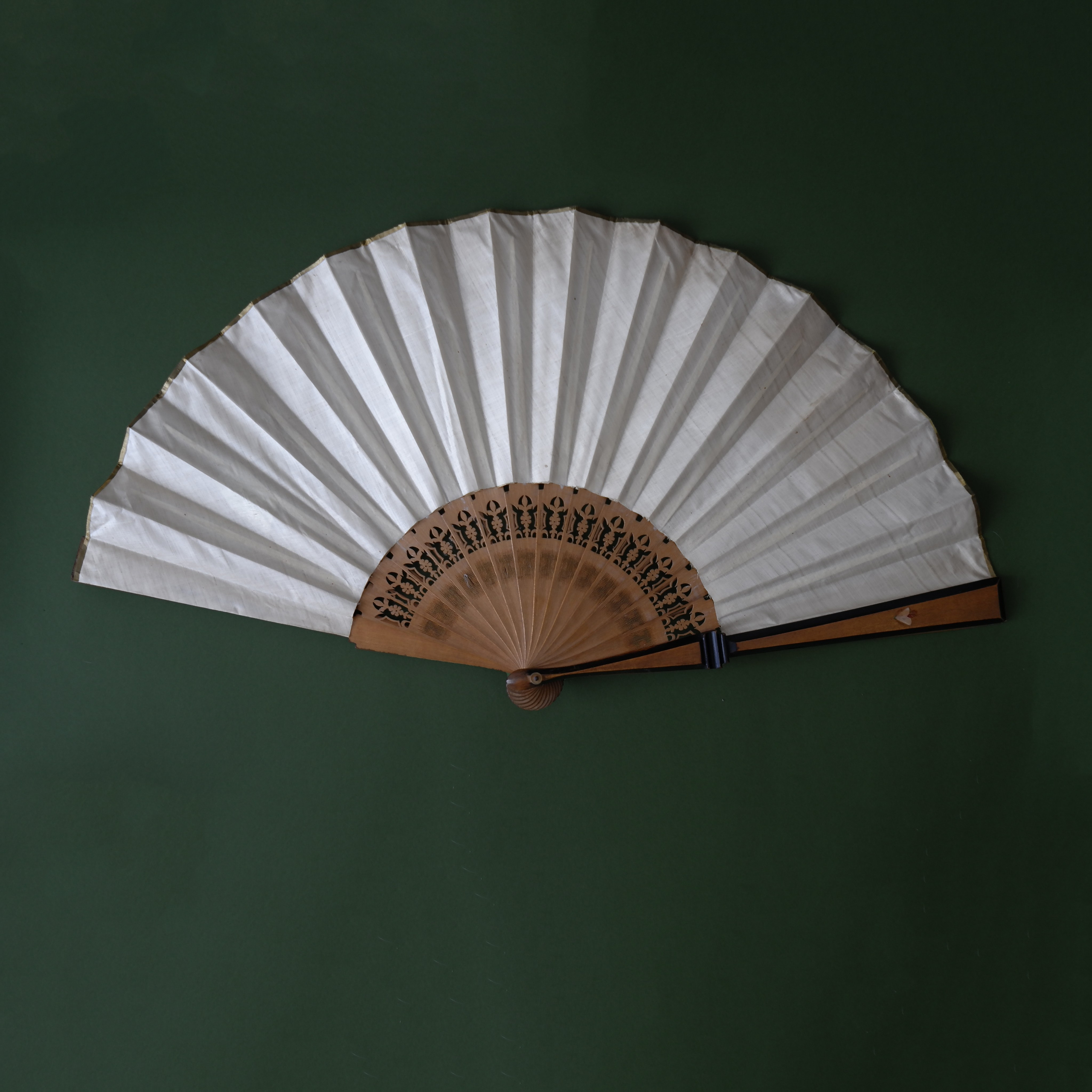 Silkfan. Современнные и актикварные украшения в Барселоне, Москве и Санкт-Петербурге