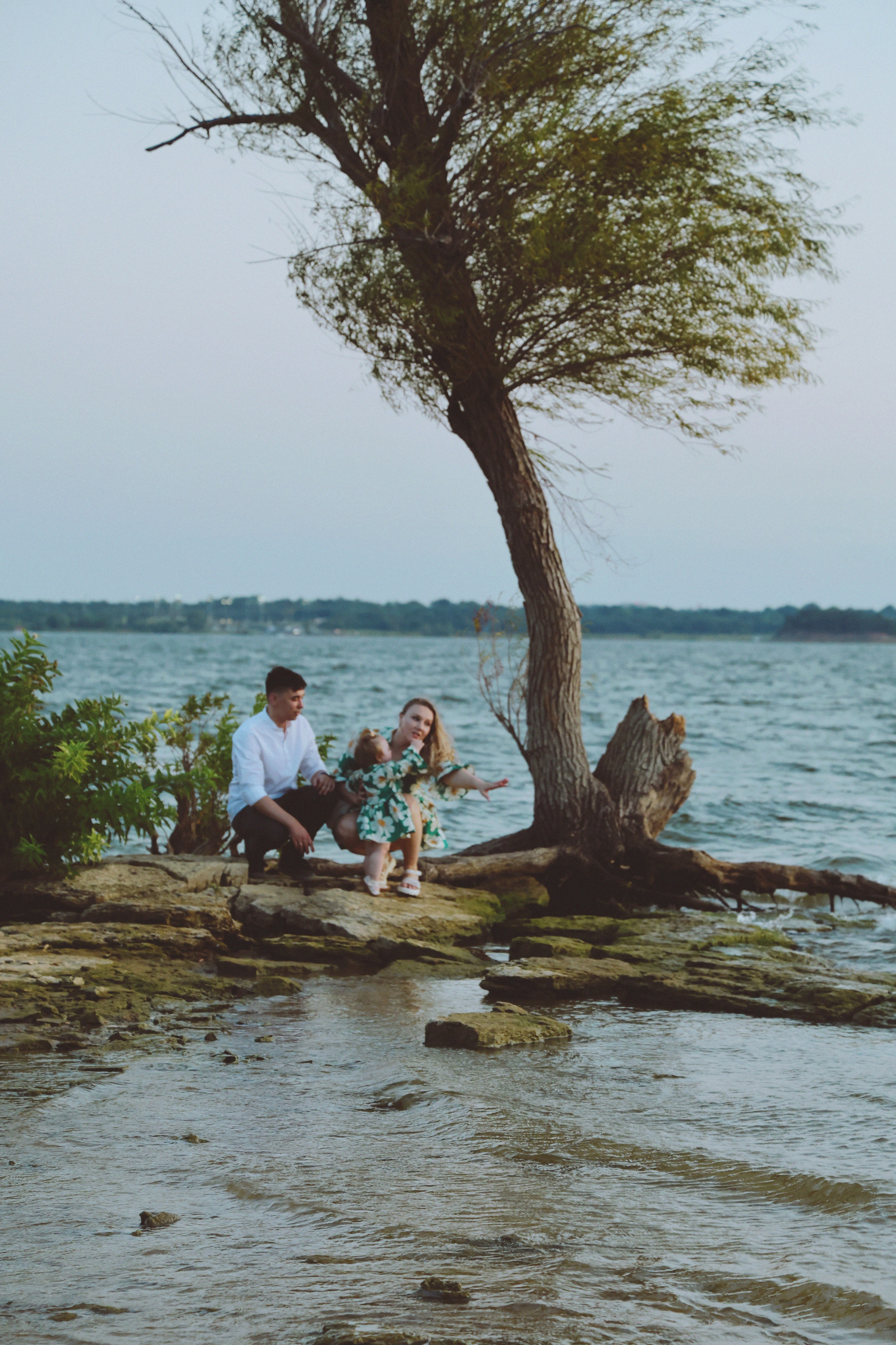 Baby Family Photoshoot – Outdoor Family Photography with Infant or Toddler. Lana Petrychenko — Portrait & Family Photographer. Valencia, Spain