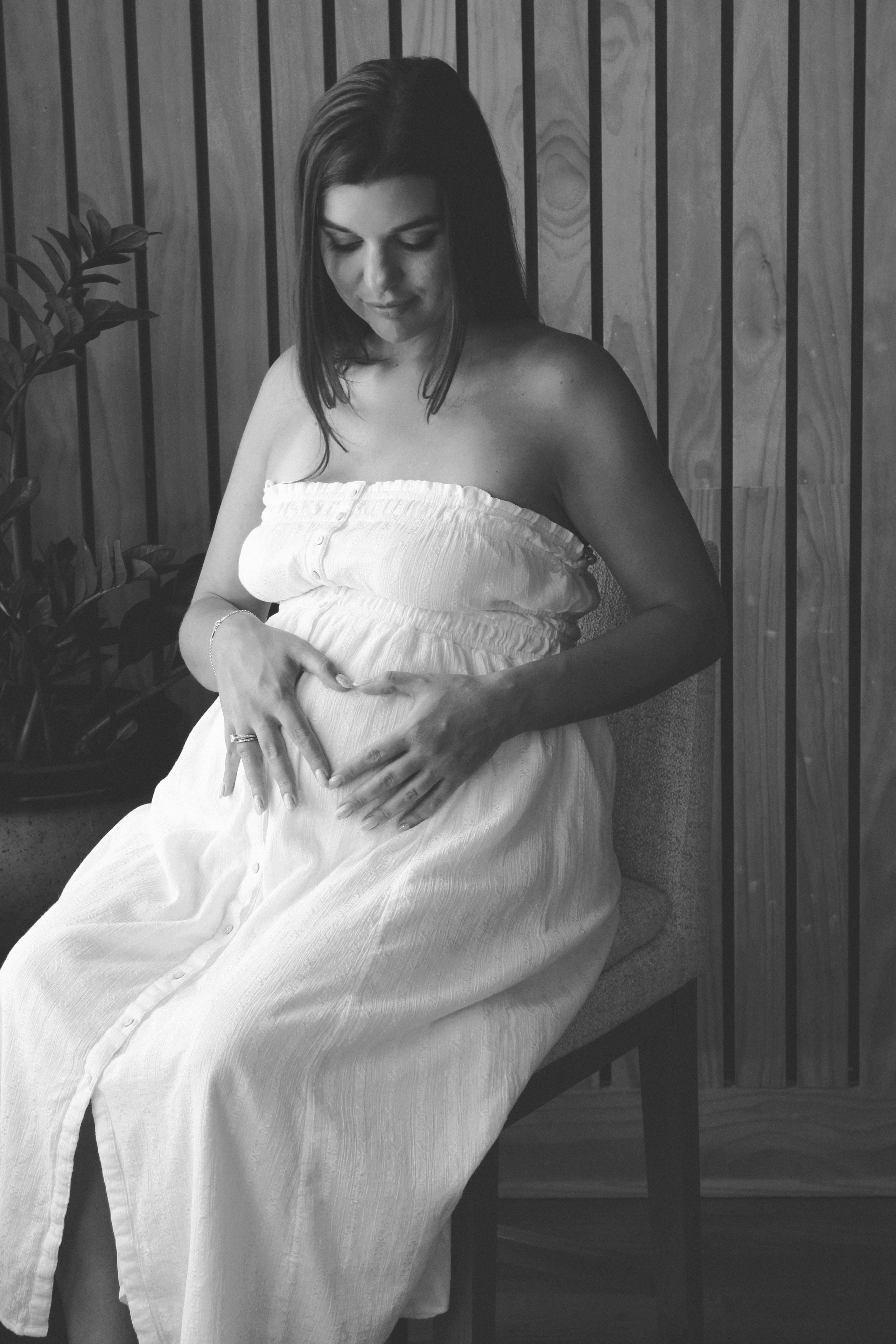 Maternity, Family & Pregnancy Photoshoot at Home. Lana Petrychenko — Portrait & Family Photographer. Valencia, Spain