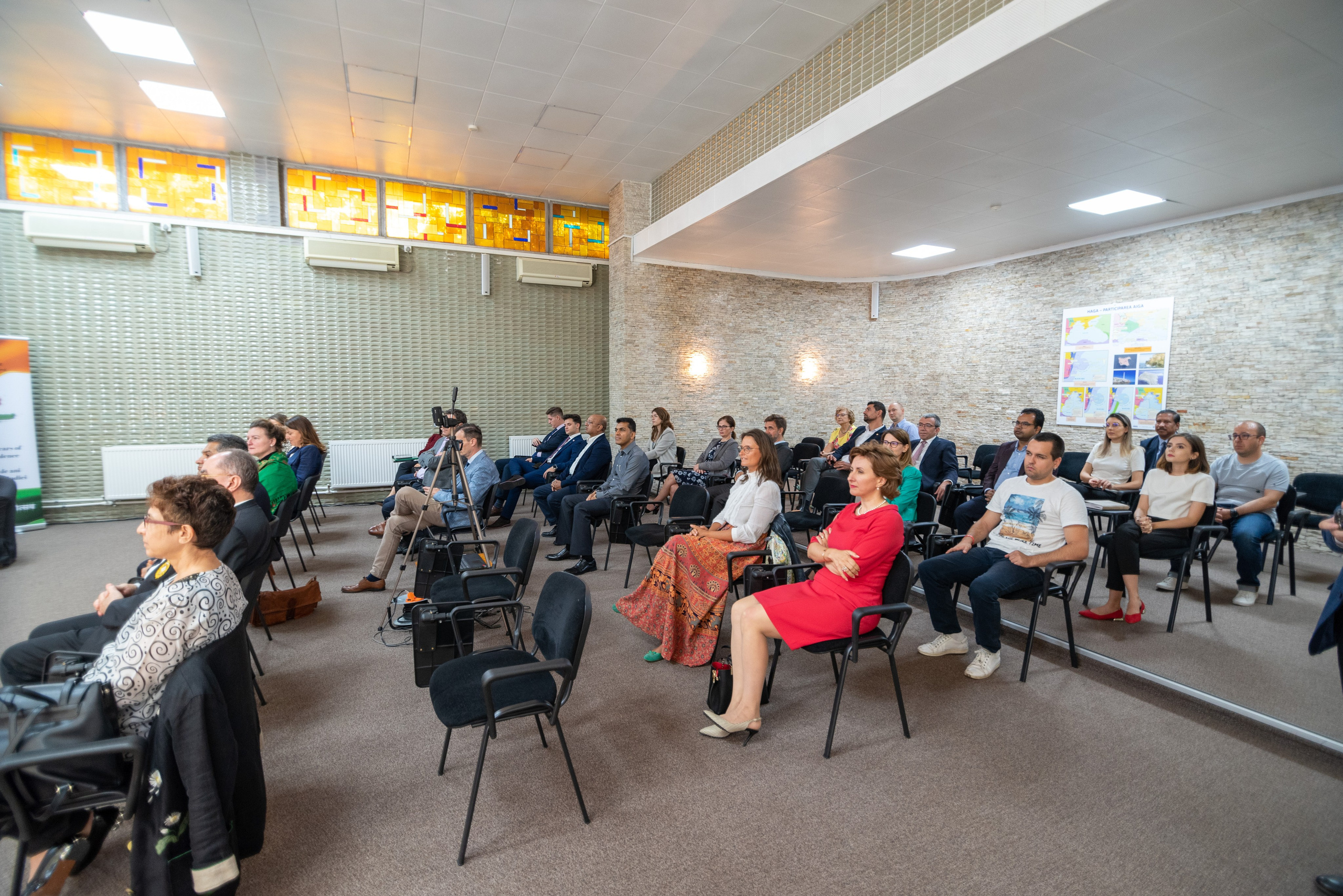 Fotograf corporate, sedinta foto business, pret fotograf corporate, Servicii Profesionale pentru Evenimente de Business, Portrete business, fotografii pentru evenimente organizate de companii, fotografie de produs, Poze business bucuresti, Fotografii profesionale bucuresti, Fotografii portret profesionale, fotograf corporate Bucuresti, Fotografie E-commerce, pret fotograf corporate, fotografie corporate pentru profil web sau reviste, produse comerciale, fotograf ambasada, evenimente ambasada