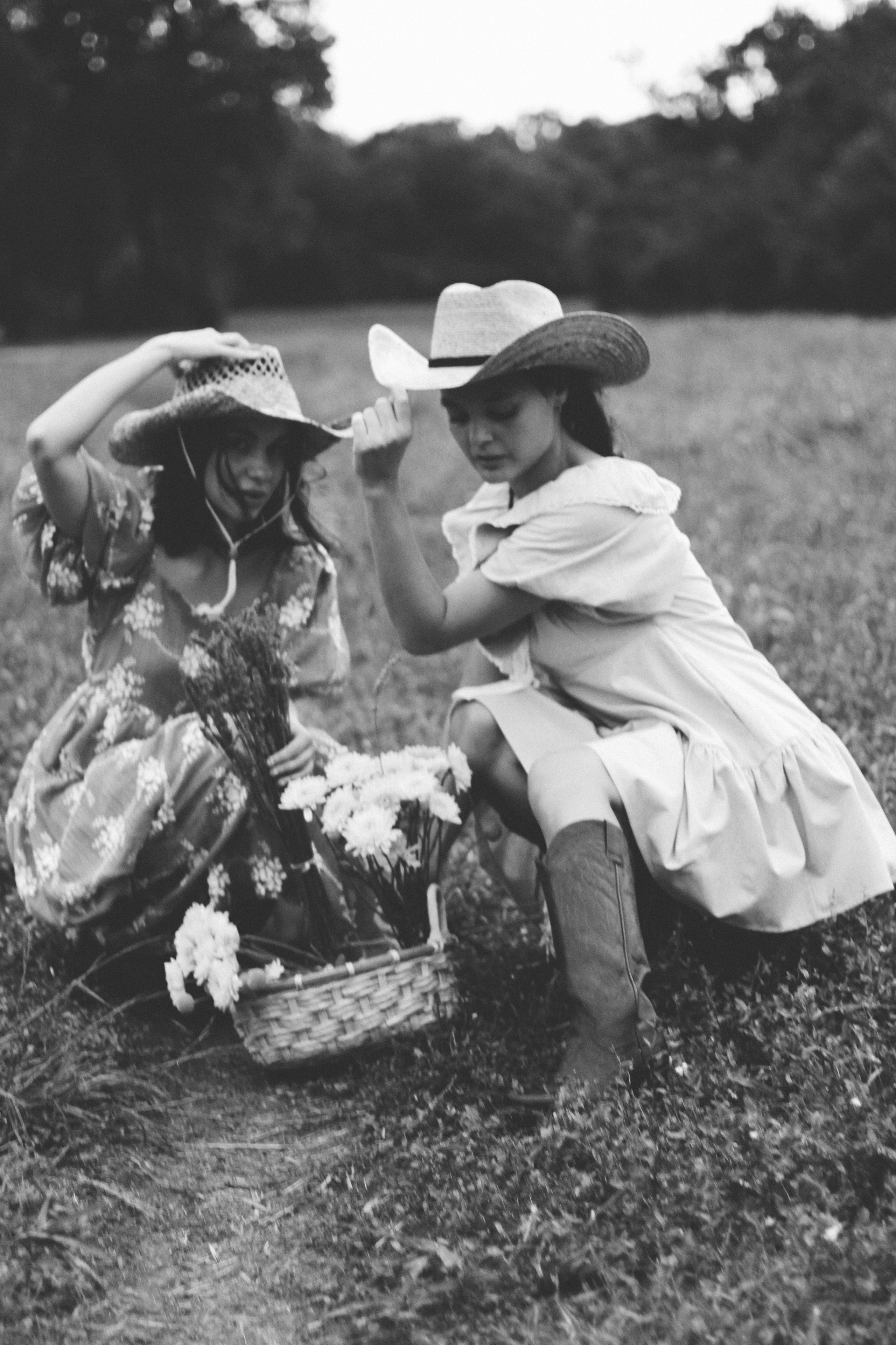 Countryside cowgirl-style portrait photoshoot. Lana Petrychenko — Portrait & Family Photographer. Valencia, Spain