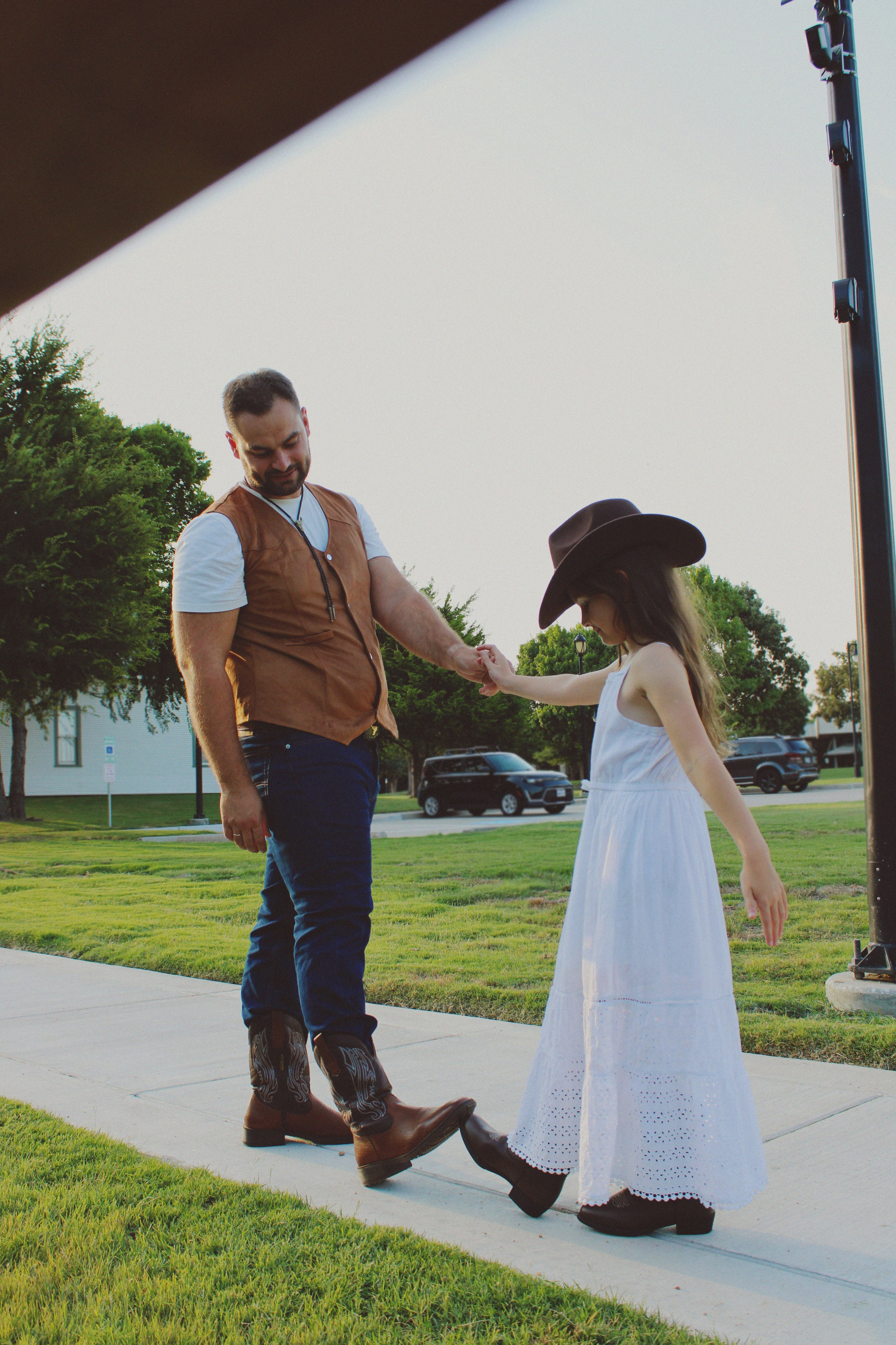 Texas Countryside Family Photoshoot in Cowboy Style. Lana Petrychenko — Portrait & Family Photographer. Valencia, Spain