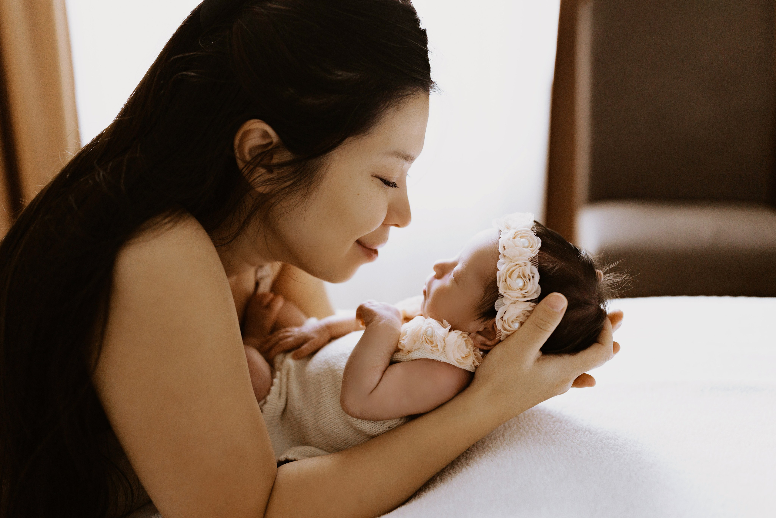 Newborn Shooting im Hotel. Family Fotografer in München und Umgebung