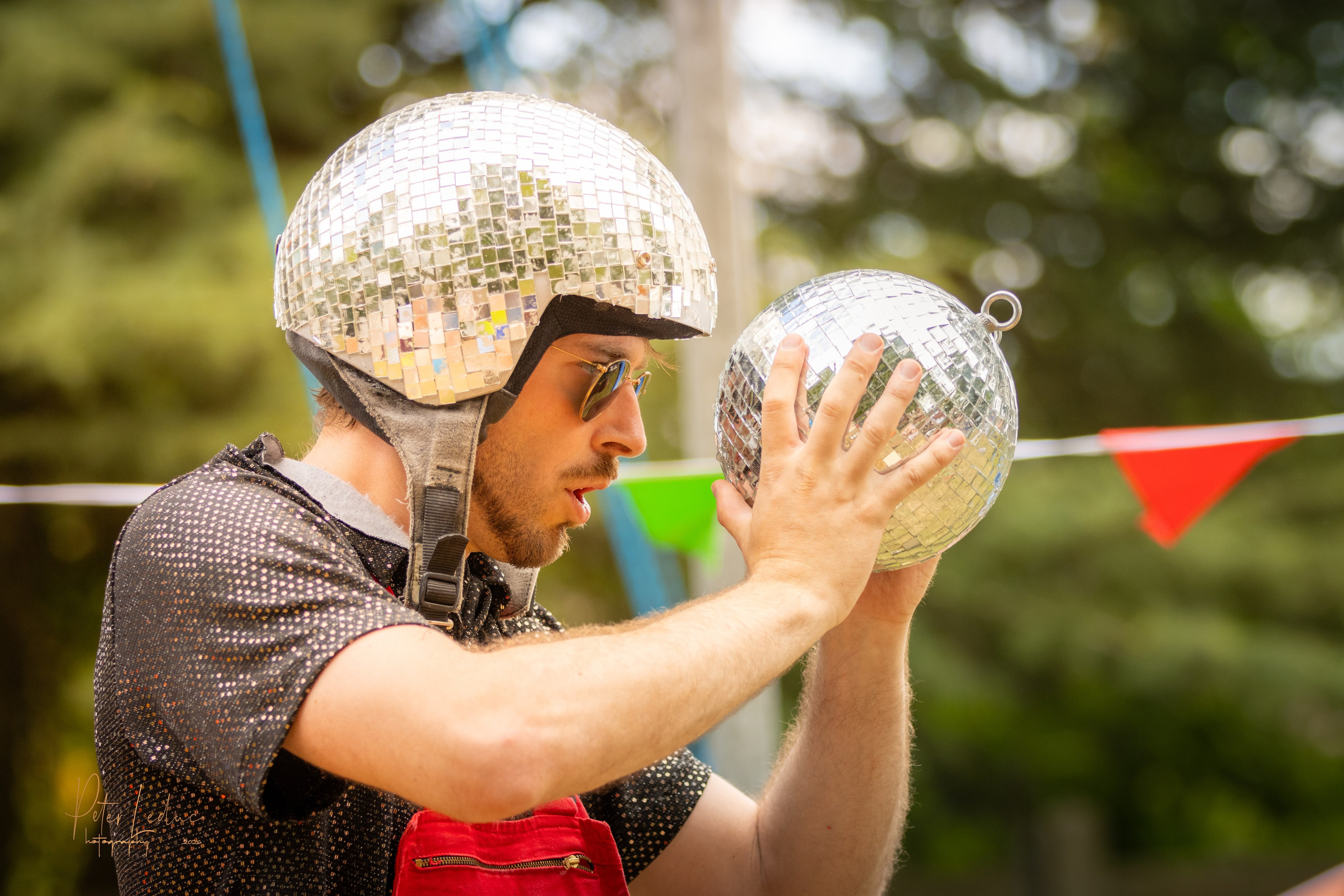 Lachfestival Houthalen-Helchteren. Peter Leduc is een passionele hobbyfotograaf uit België, gespecialiseerd in creatieve fotografie, visuele verhalen en unieke fotoprojecten
