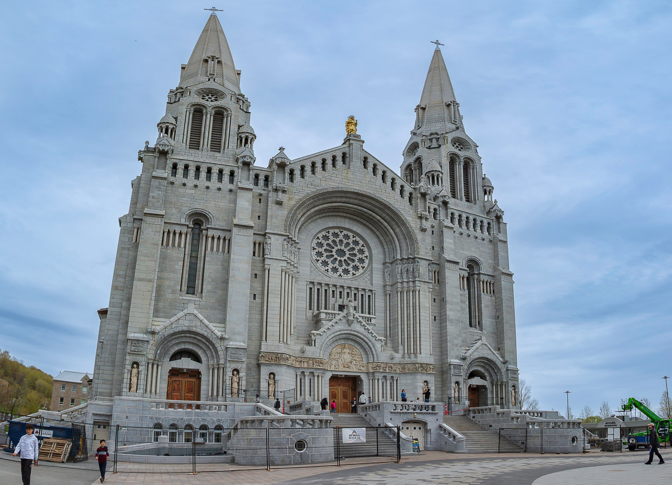 Sainte Anne de Beaupre et Quebec. Studioplaza8
