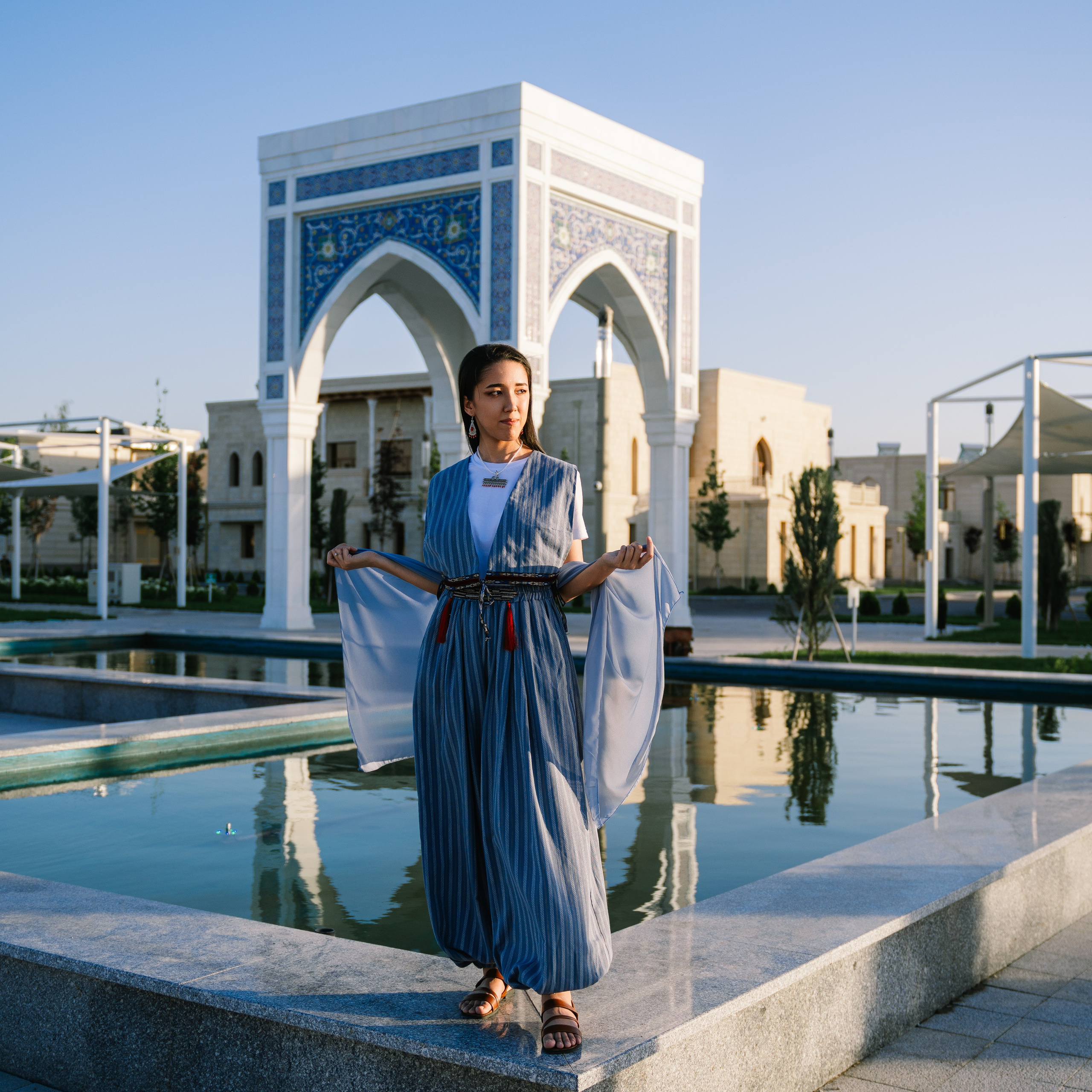 Аренда длинных узбекских платьев для фото. Фотограф в Узбекистане и Самарканде Джасур Марупов