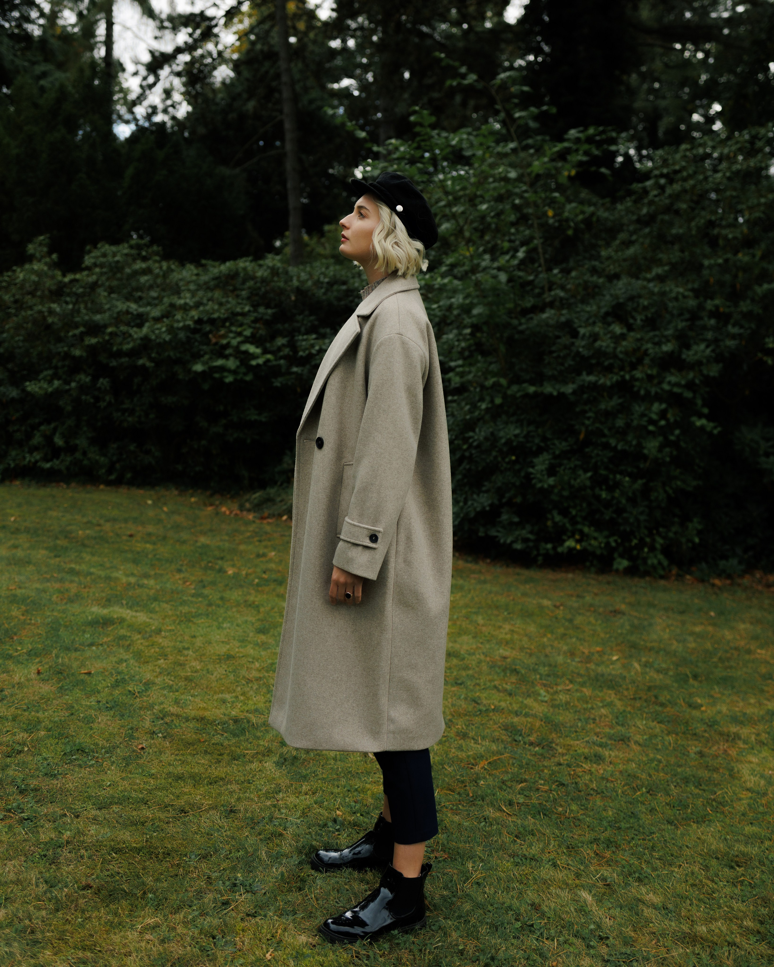 Autumn Portrait in the Park. Woman in Coat&Sweater. Cinematic&Emotional Photography by Kristina Kozheltsova. Kristina Kozheltsova- Soulful Portrait&Lifestyle&Love Story Photographer in Leipzig, Germany